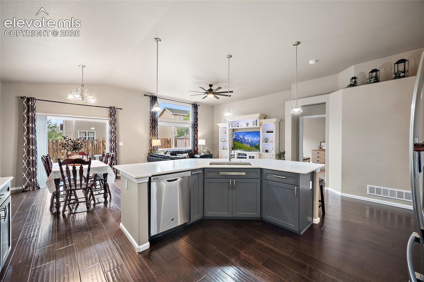 Listing photo 5 for 7830 Springwood Terrace