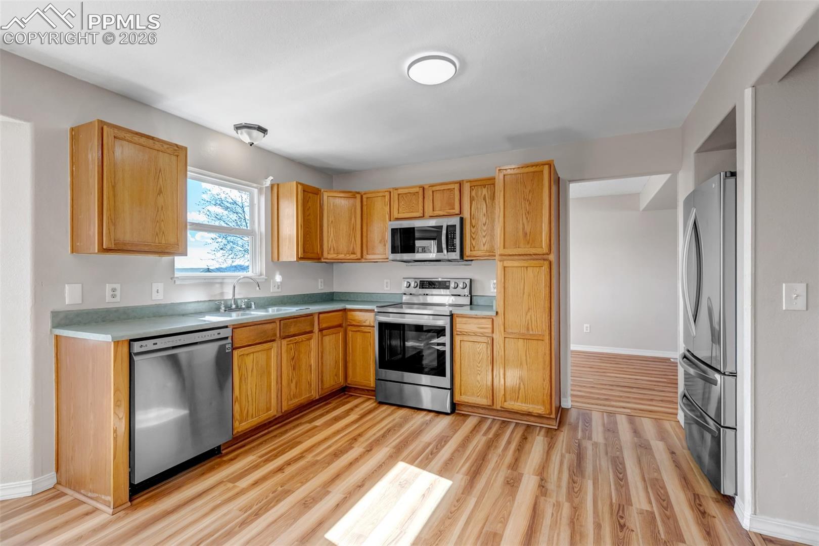 Listing photo 10 for 2375 Lisa Drive