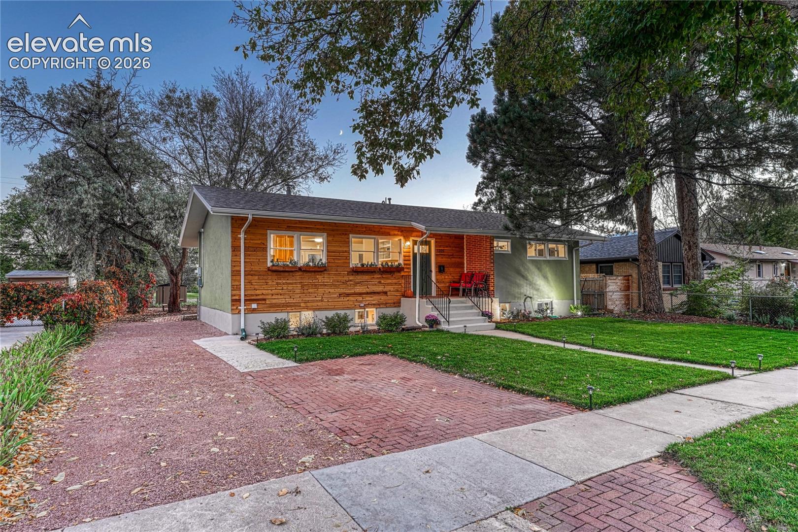 Listing photo 37 for 1221 E Madison Street