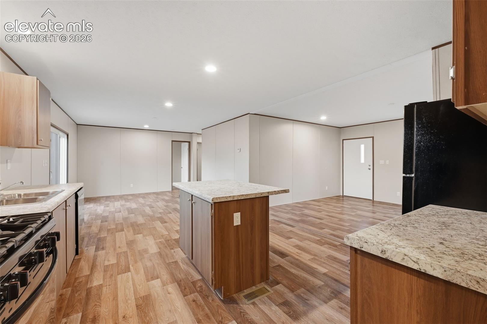 Listing photo 16 for 281 E Stewart Drive