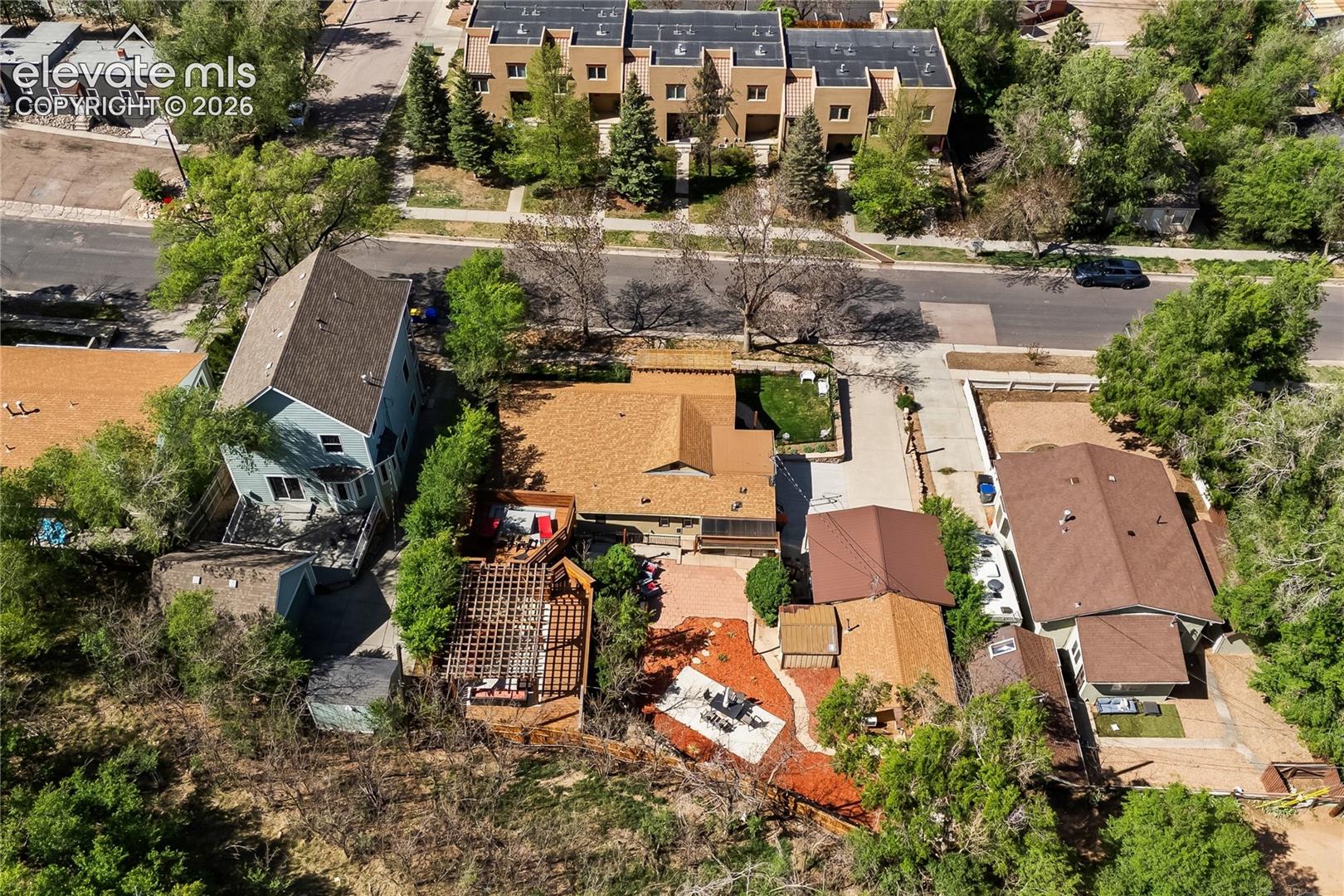 Listing photo 44 for 2706 W Pikes Peak Avenue