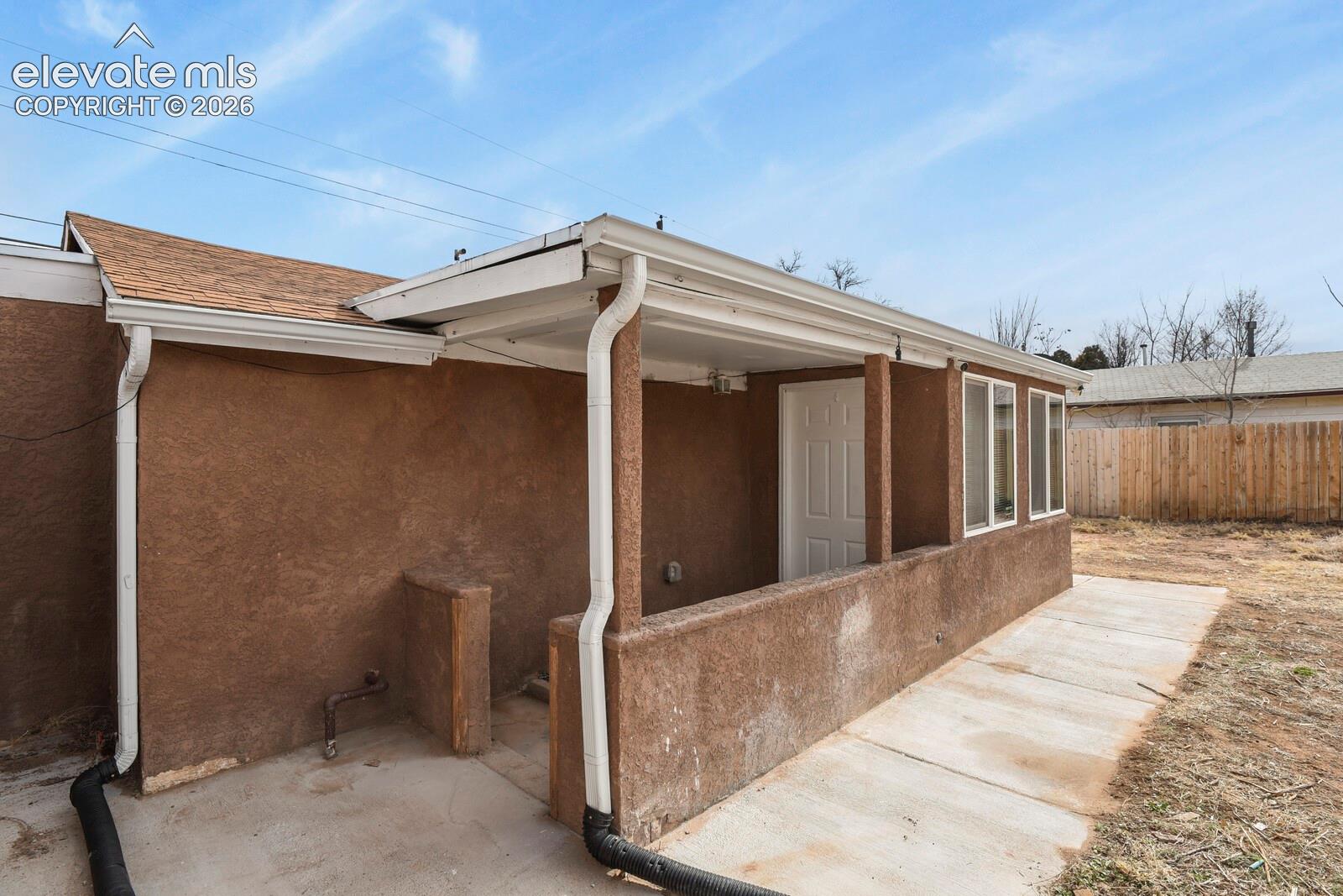 Listing photo 3 for 1640 Jackson Street