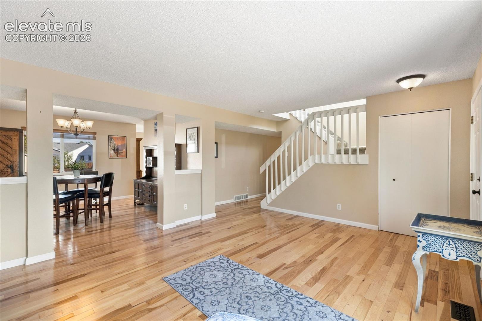 Listing photo 6 for 1150 Pipestone Court