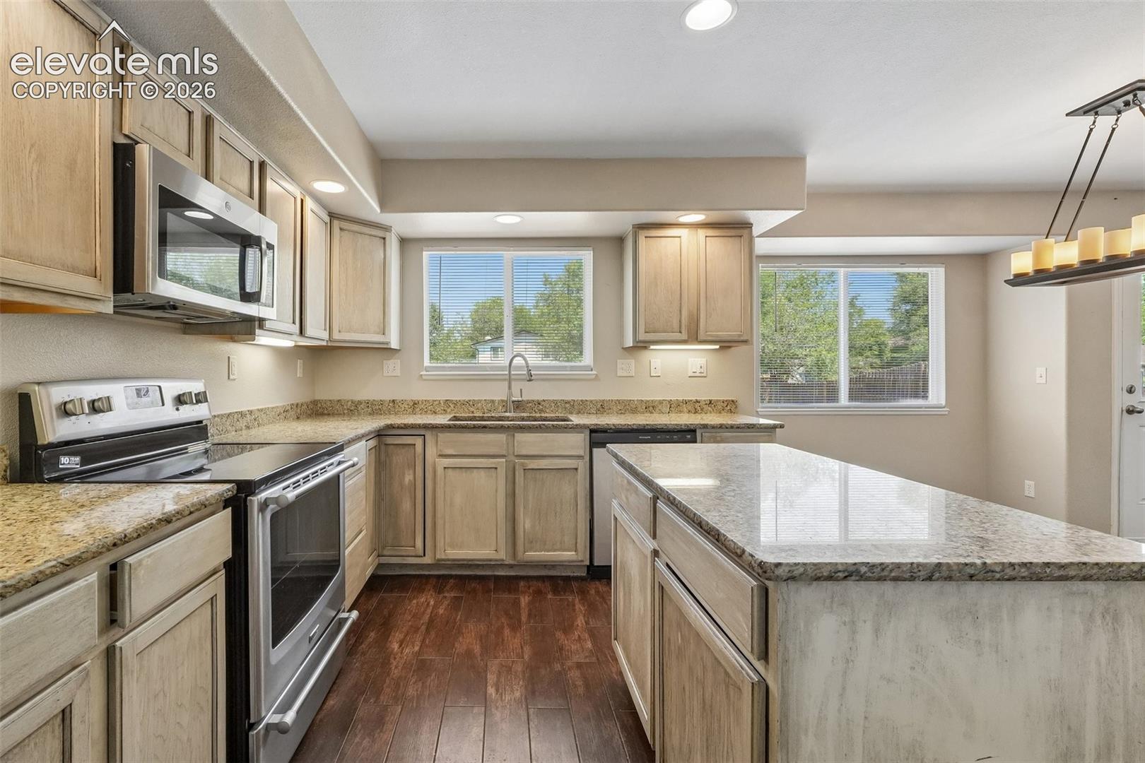 Listing photo 7 for 7174 Araia Drive