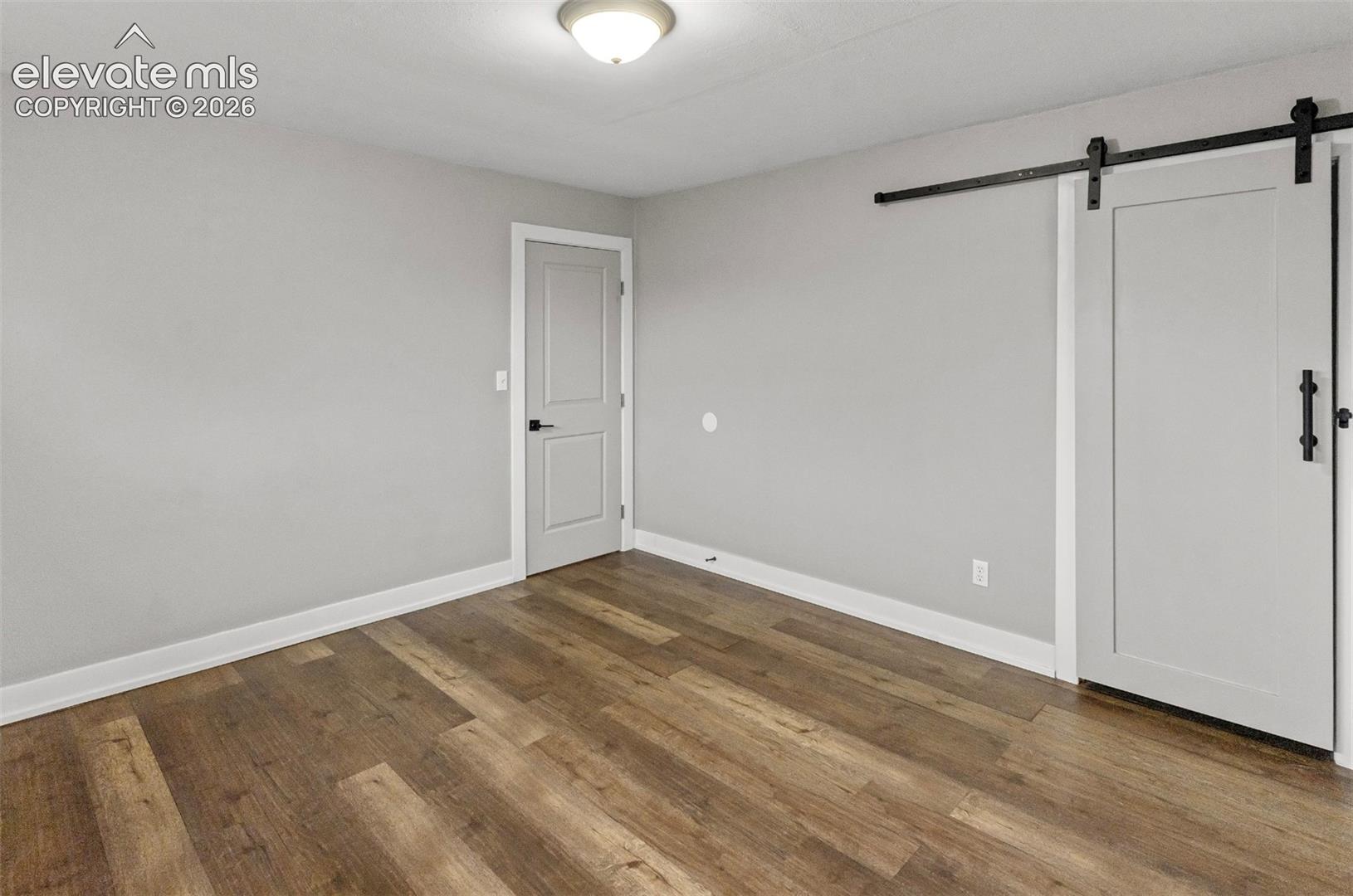 Listing photo 13 for 1220 E Fountain Boulevard