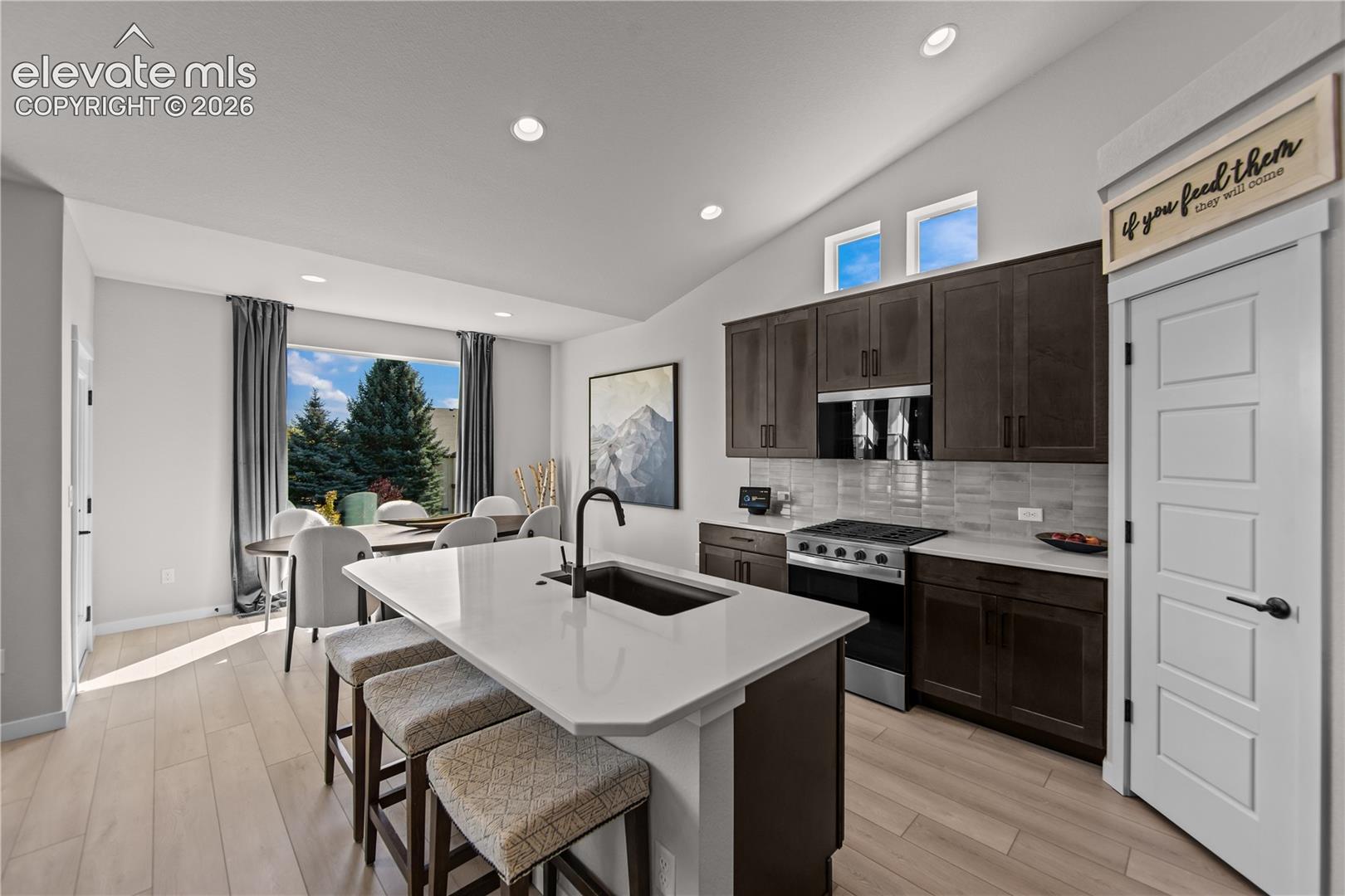 Listing photo 28 for 6575 Vistancia Avenue