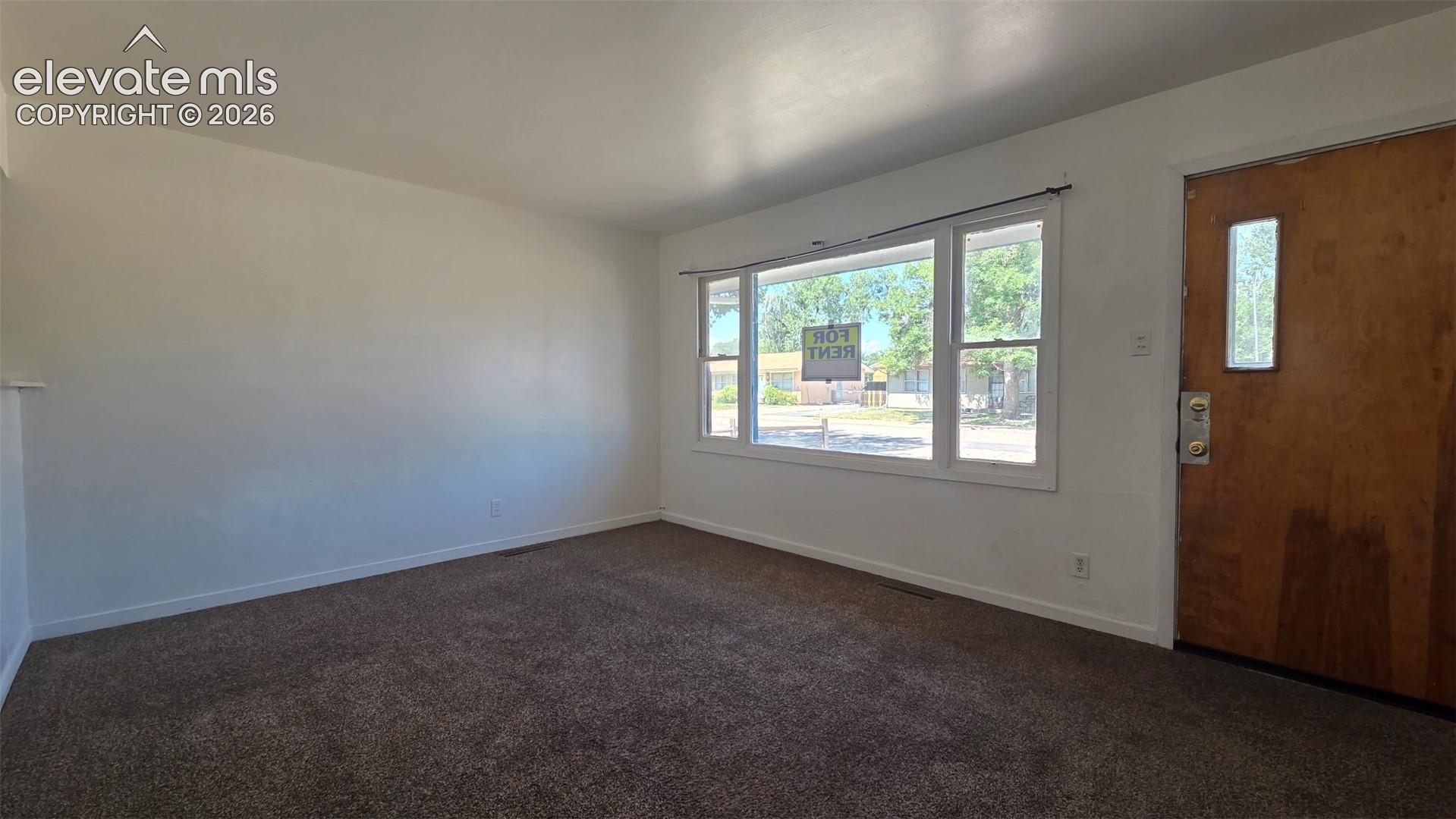 Listing photo 2 for 2640 Forsythia Street