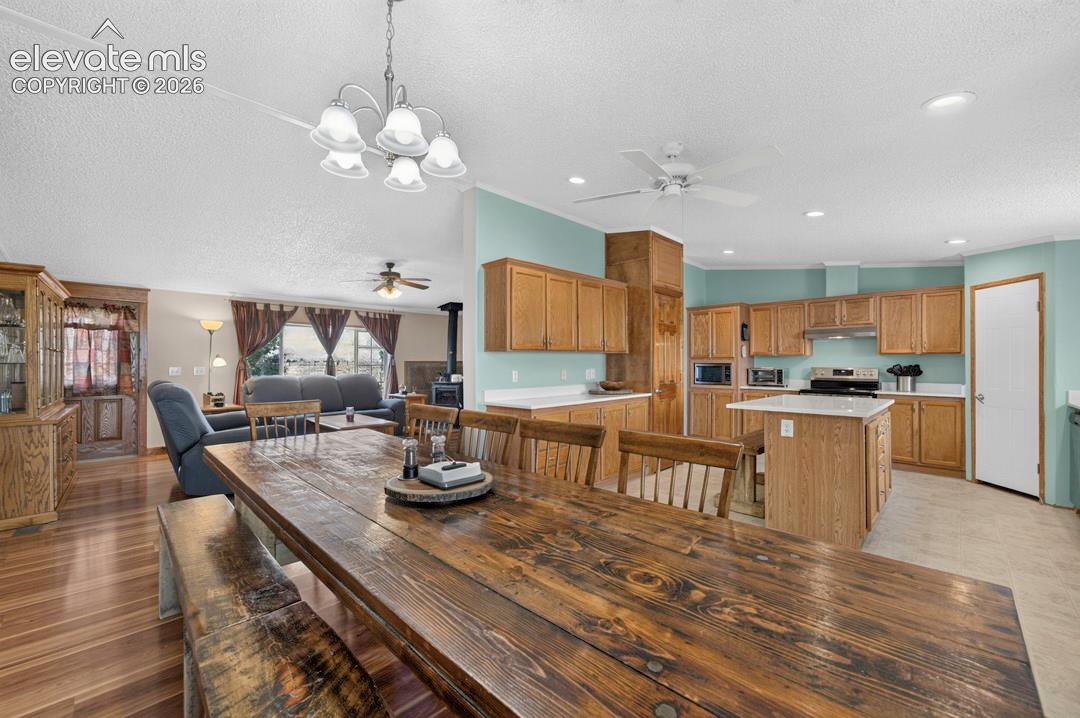 Listing photo 8 for 755 High Prairie Point