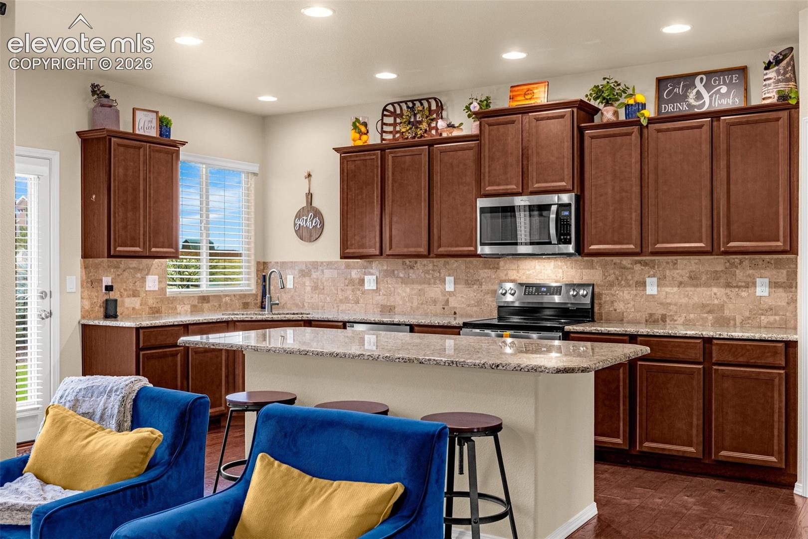Listing photo 5 for 10638 Mt Emerald Drive