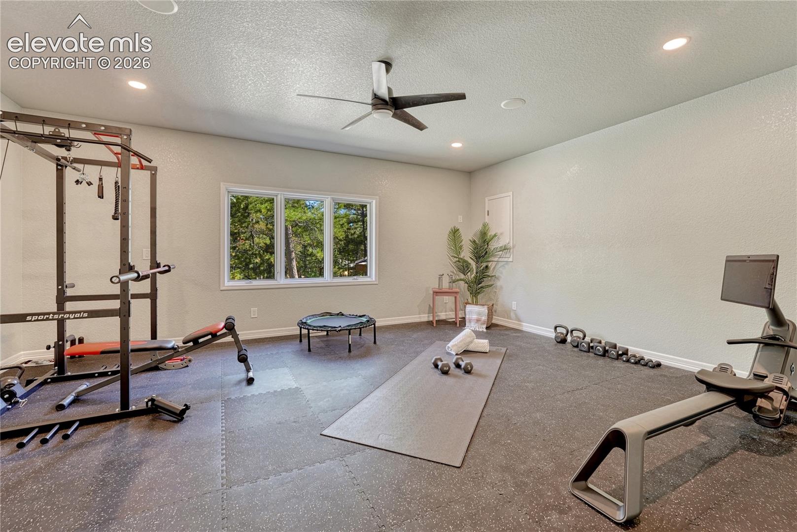 Listing photo 43 for 17180 Colonial Park Drive