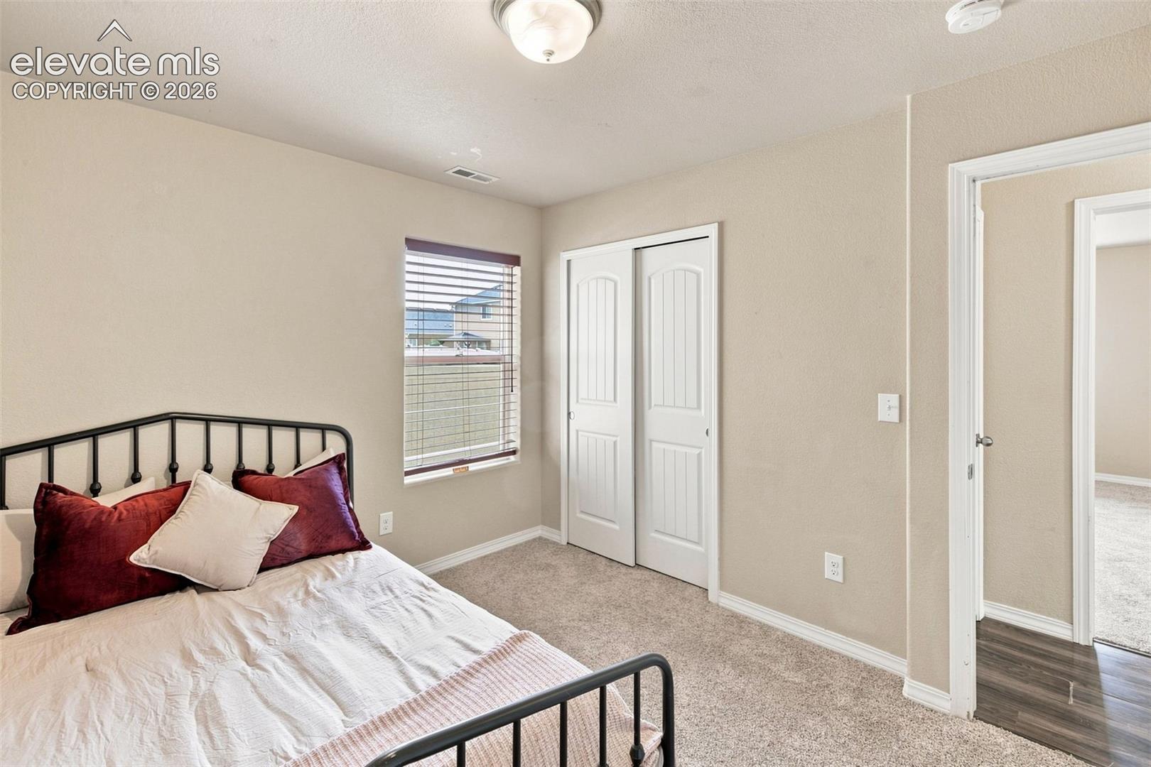 Listing photo 33 for 10864 Traders Parkway