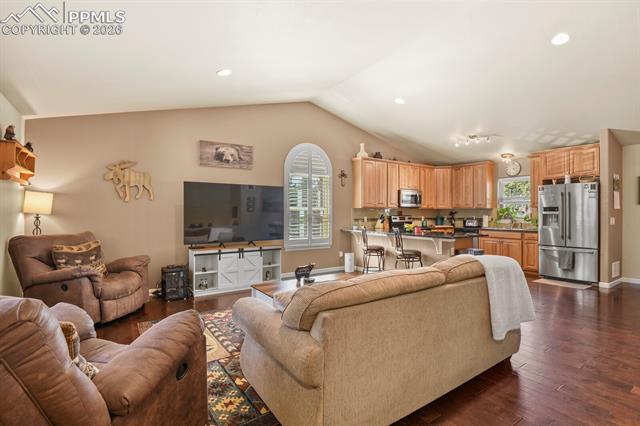Listing photo 3 for 600 Spruce Street