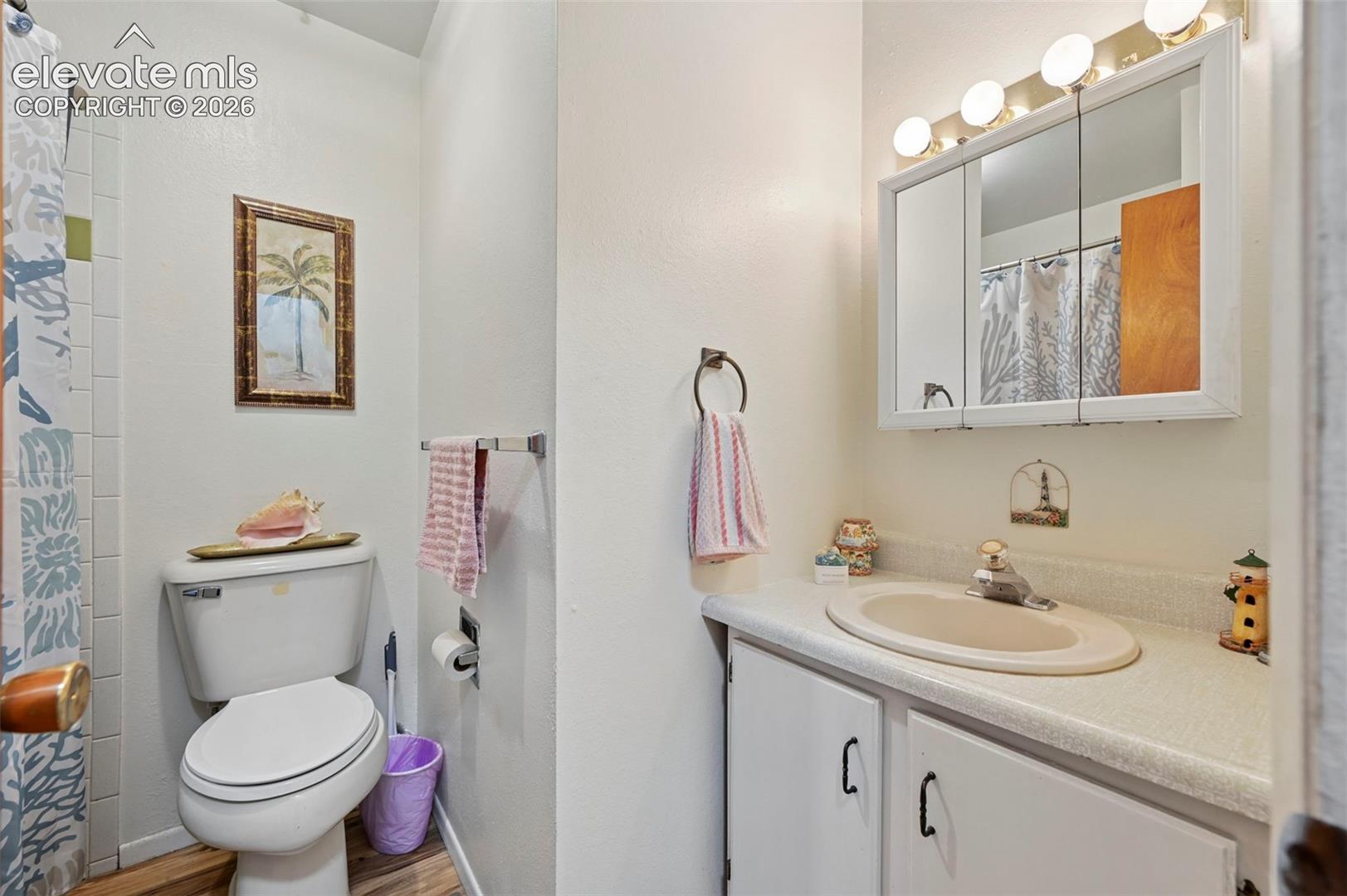 Listing photo 13 for 2041 Vinewood Lane