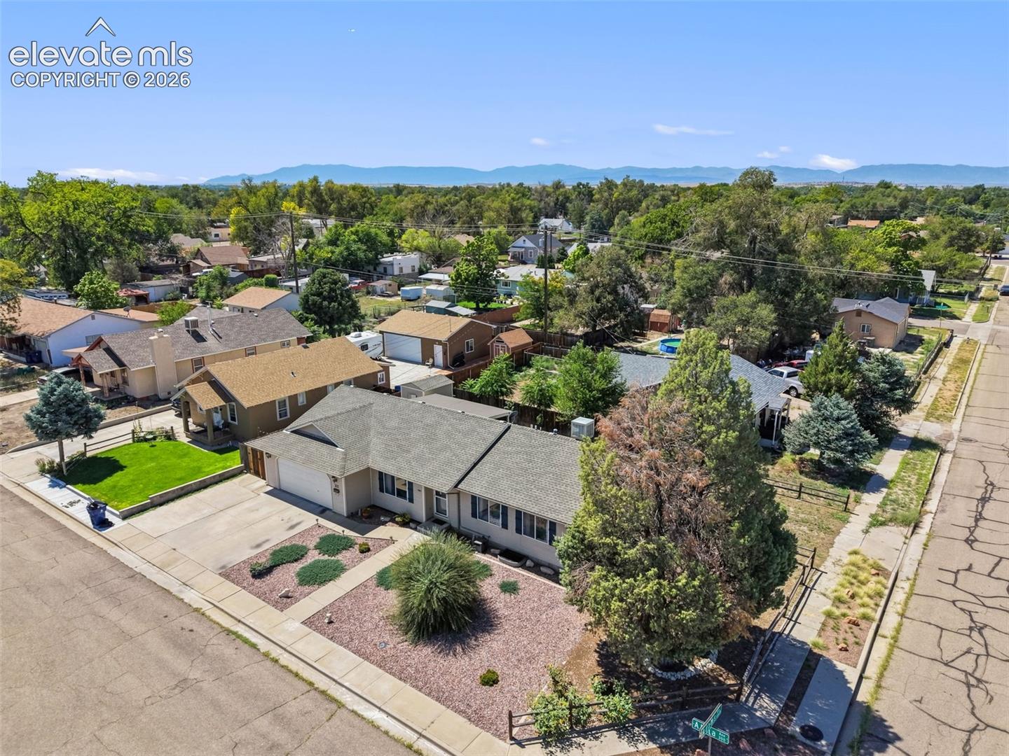 Listing photo 6 for 305 Alma Avenue