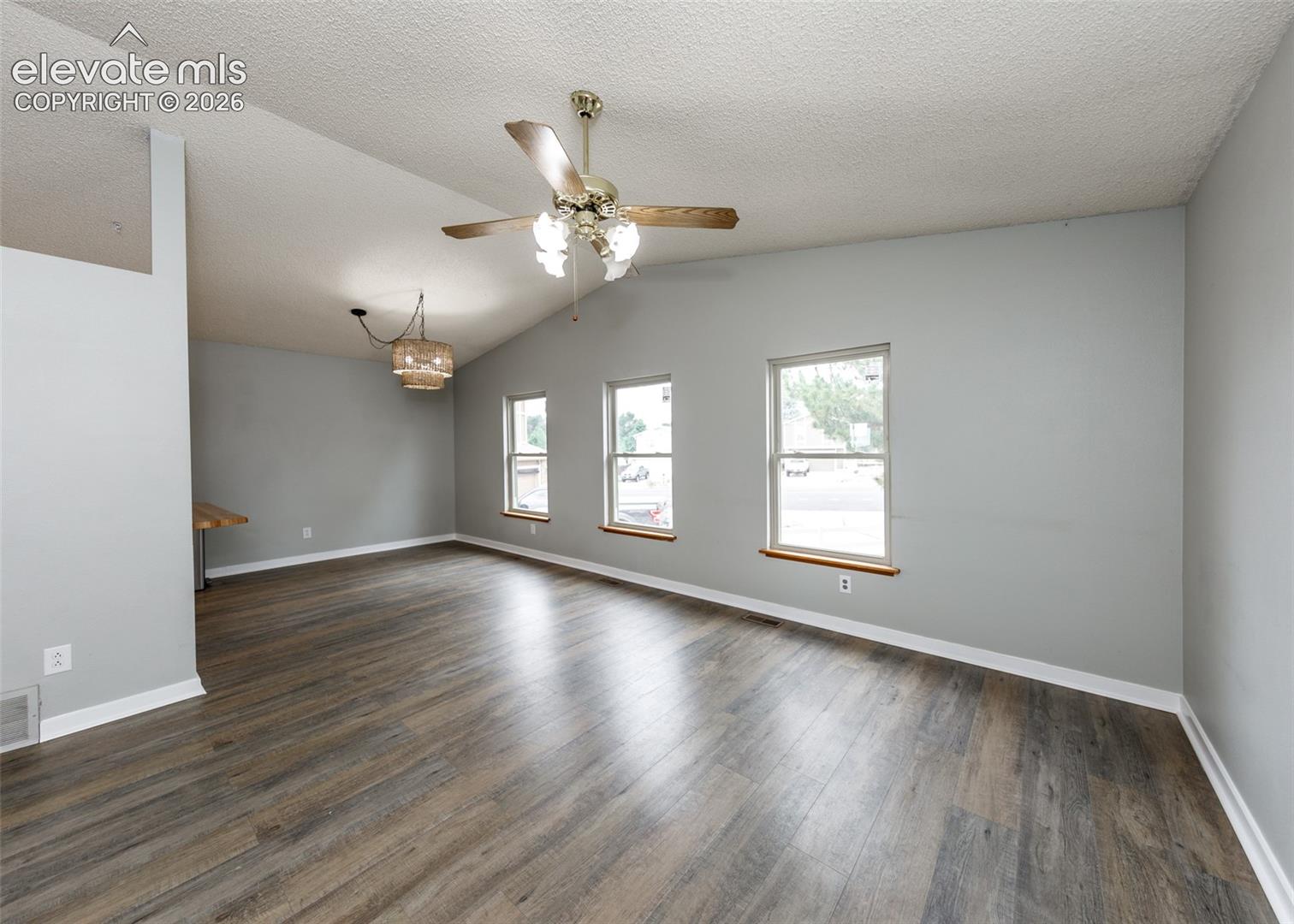 Listing photo 7 for 604 Fountain Mesa Road