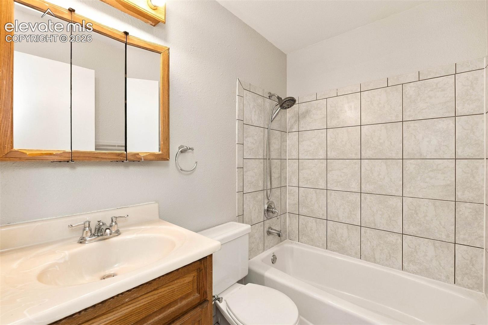 Listing photo 8 for 4937 Dewar Drive
