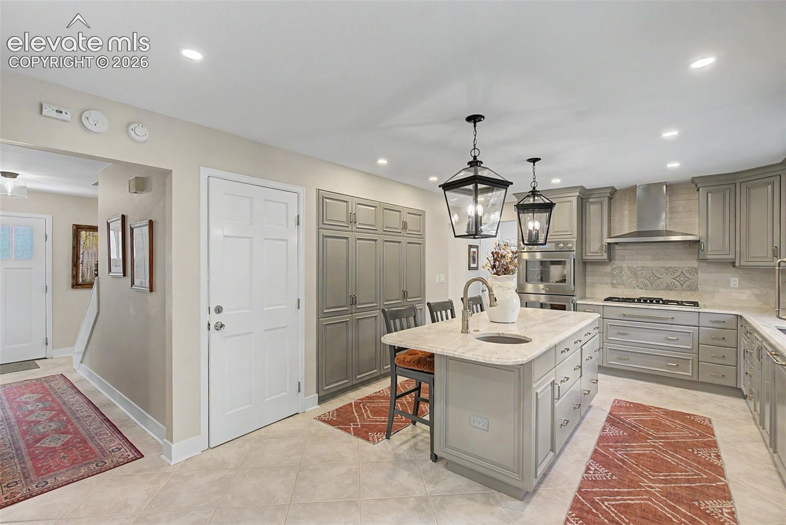 Listing photo 11 for 216 W Cheyenne Mountain Boulevard