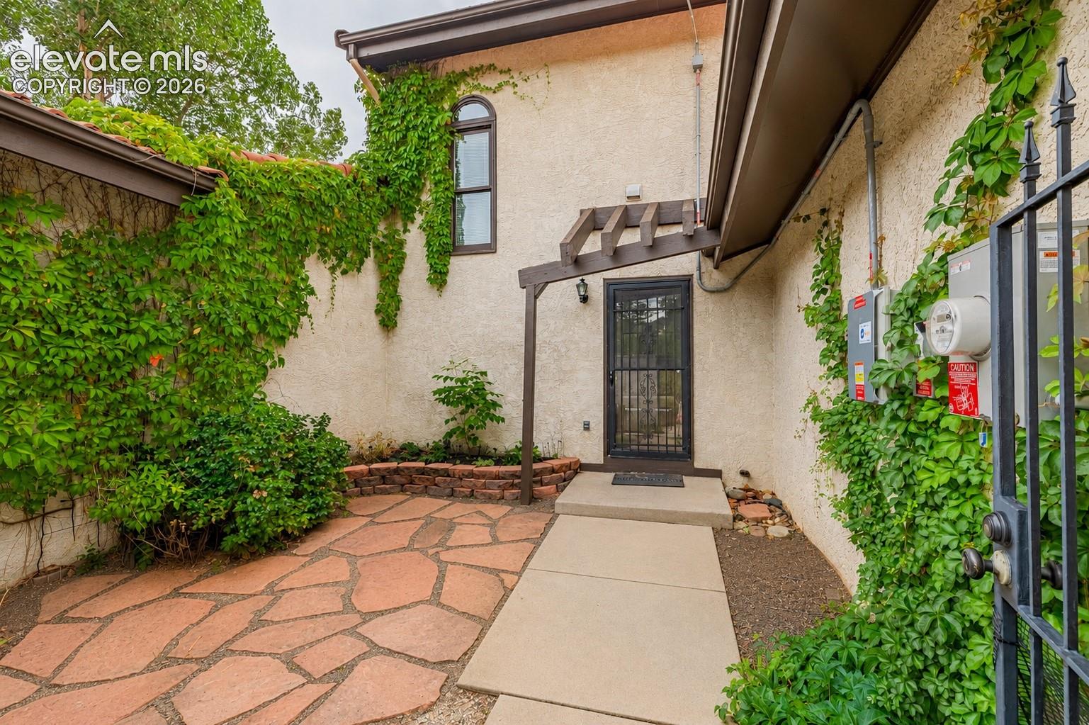 7448 Alameda Court, photo 2