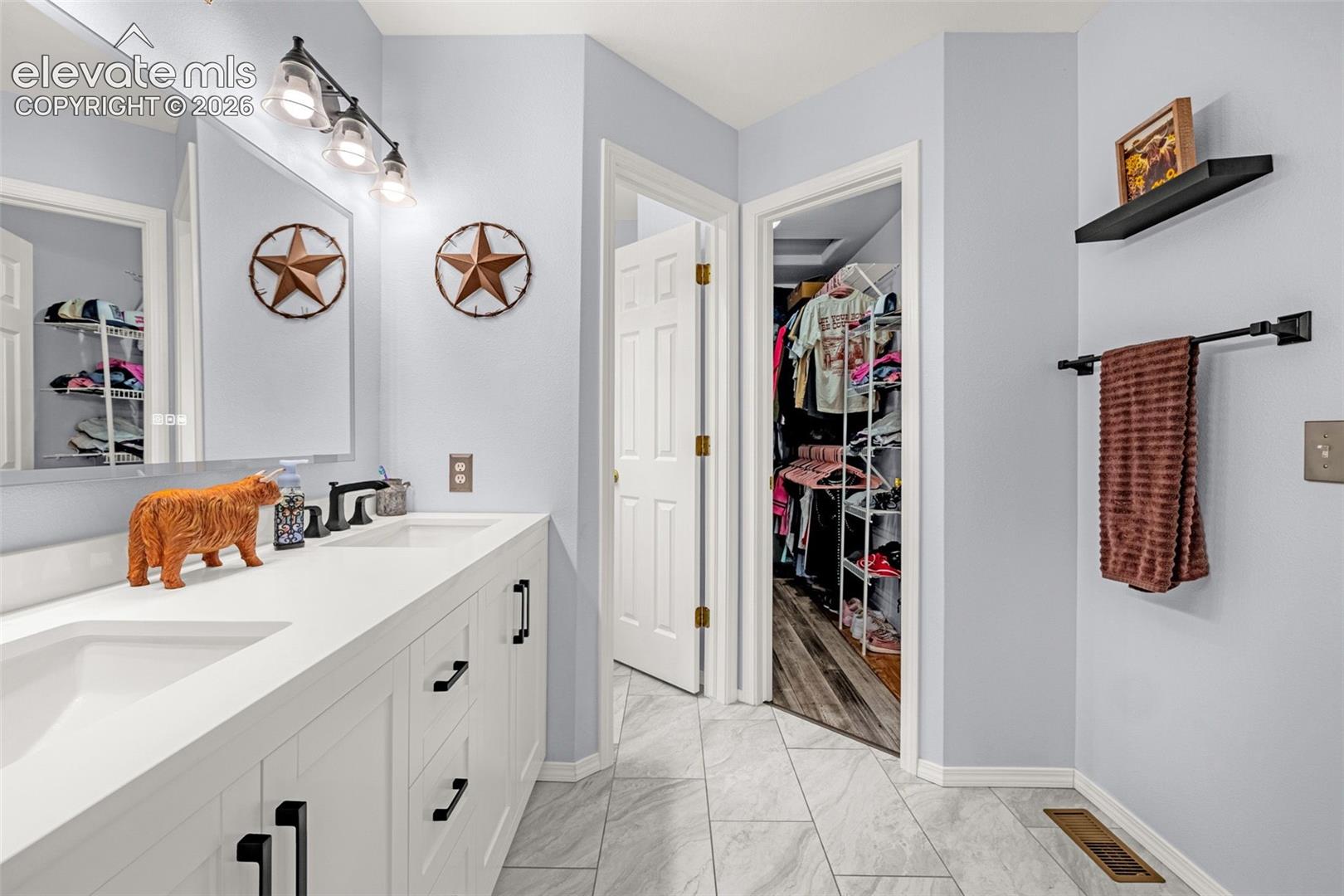 Listing photo 18 for 15628 Dawson Creek Drive