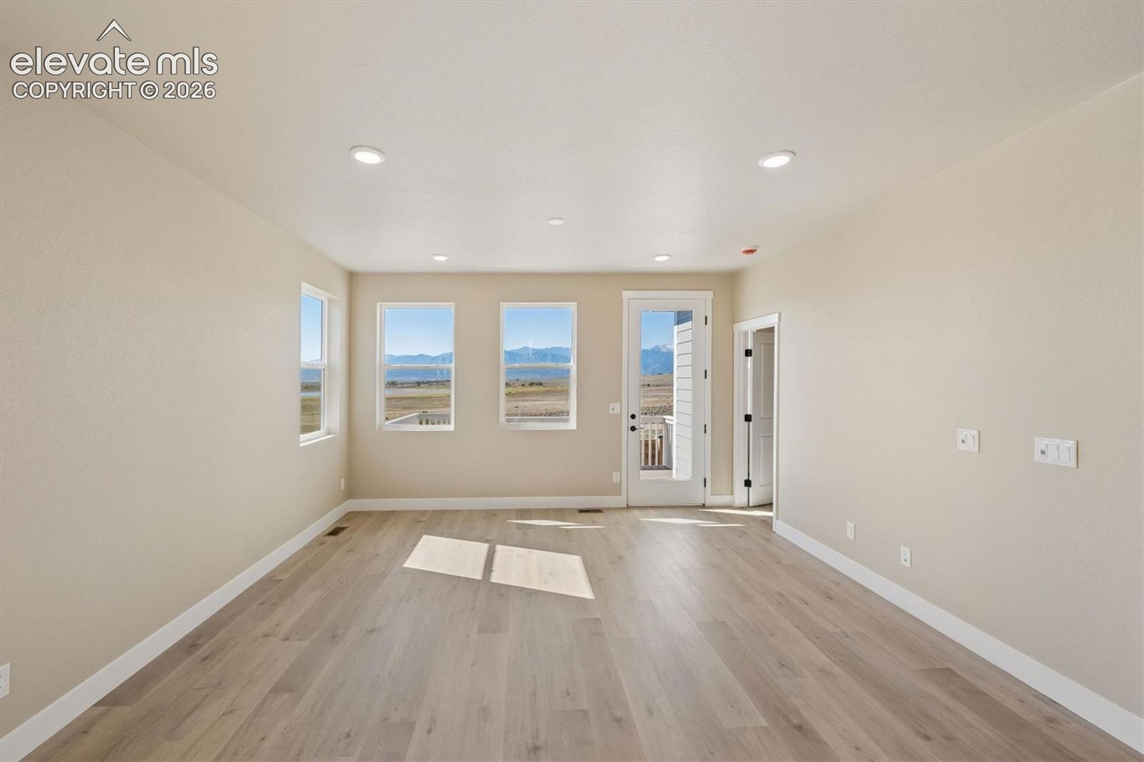 Listing photo 5 for 5440 Triple Tree Street