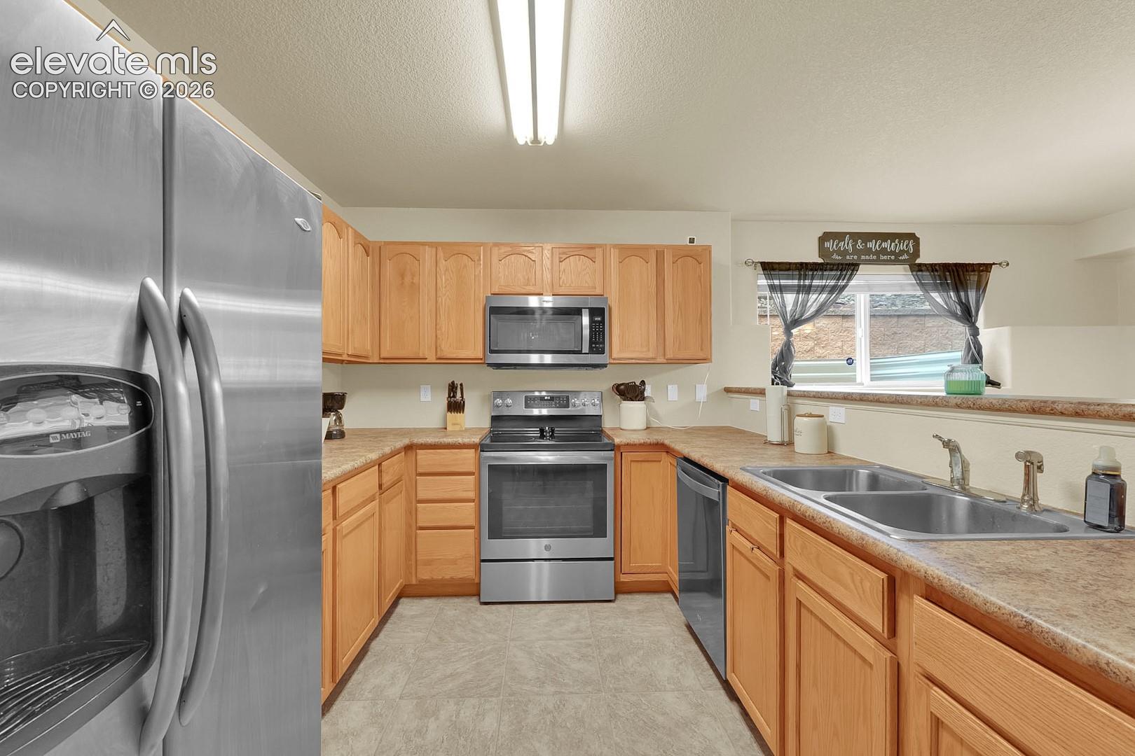 2280 La Salle Street, photo 8