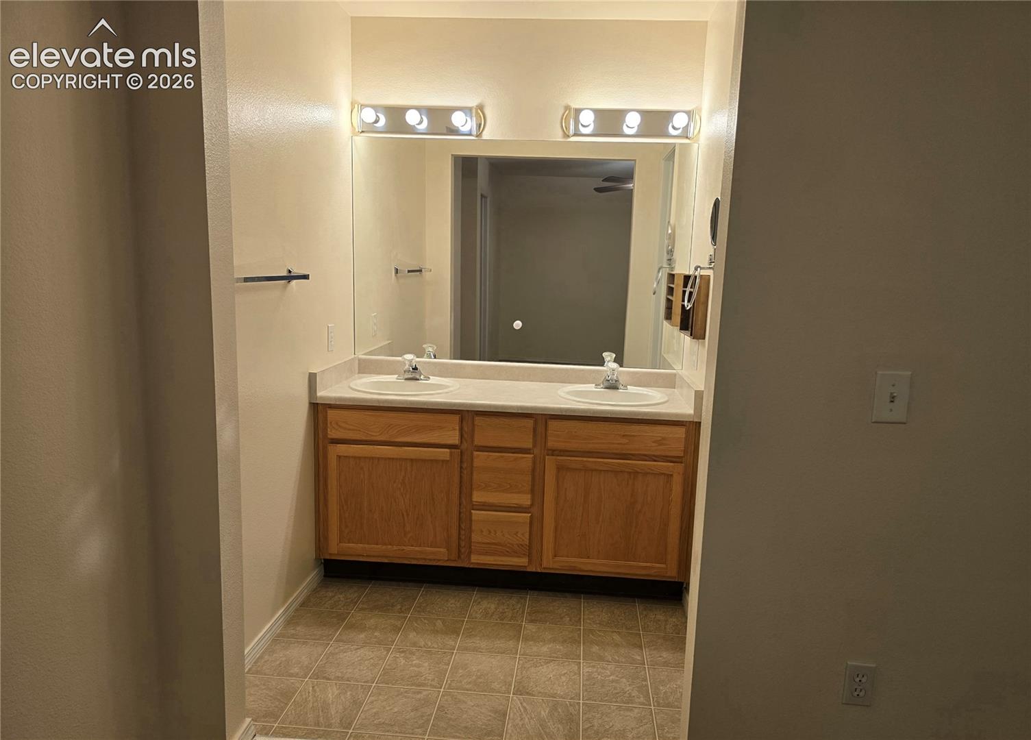 Listing photo 26 for 8059 Oliver Road