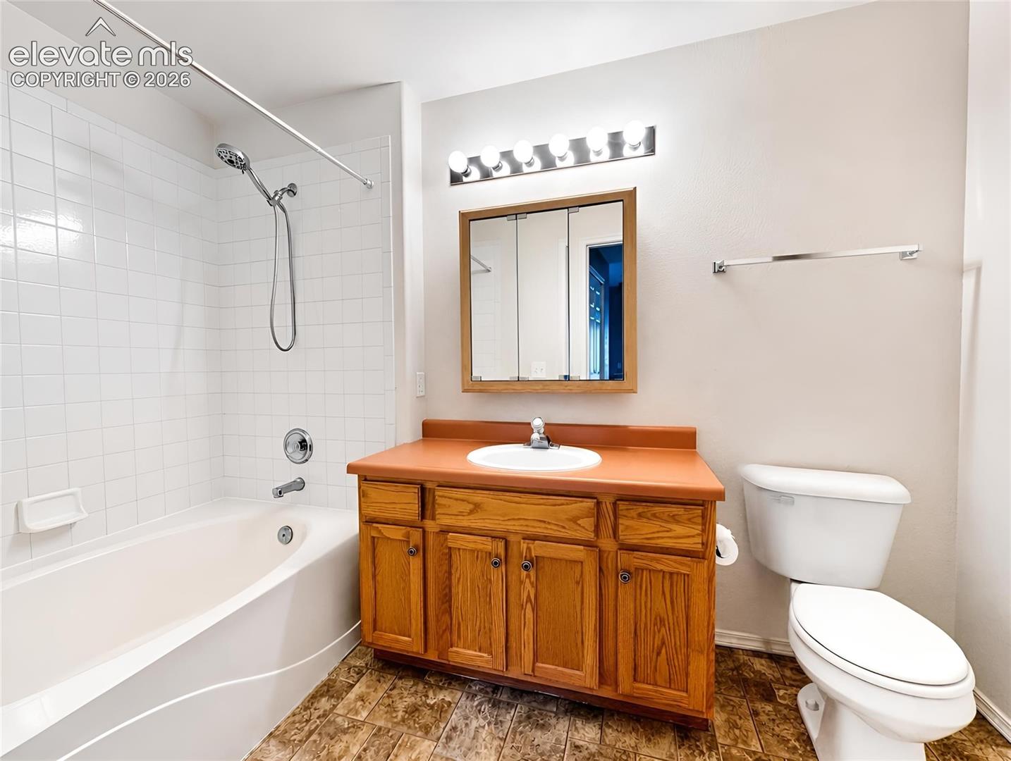 Listing photo 17 for 3875 Strawberry Field Grove E
