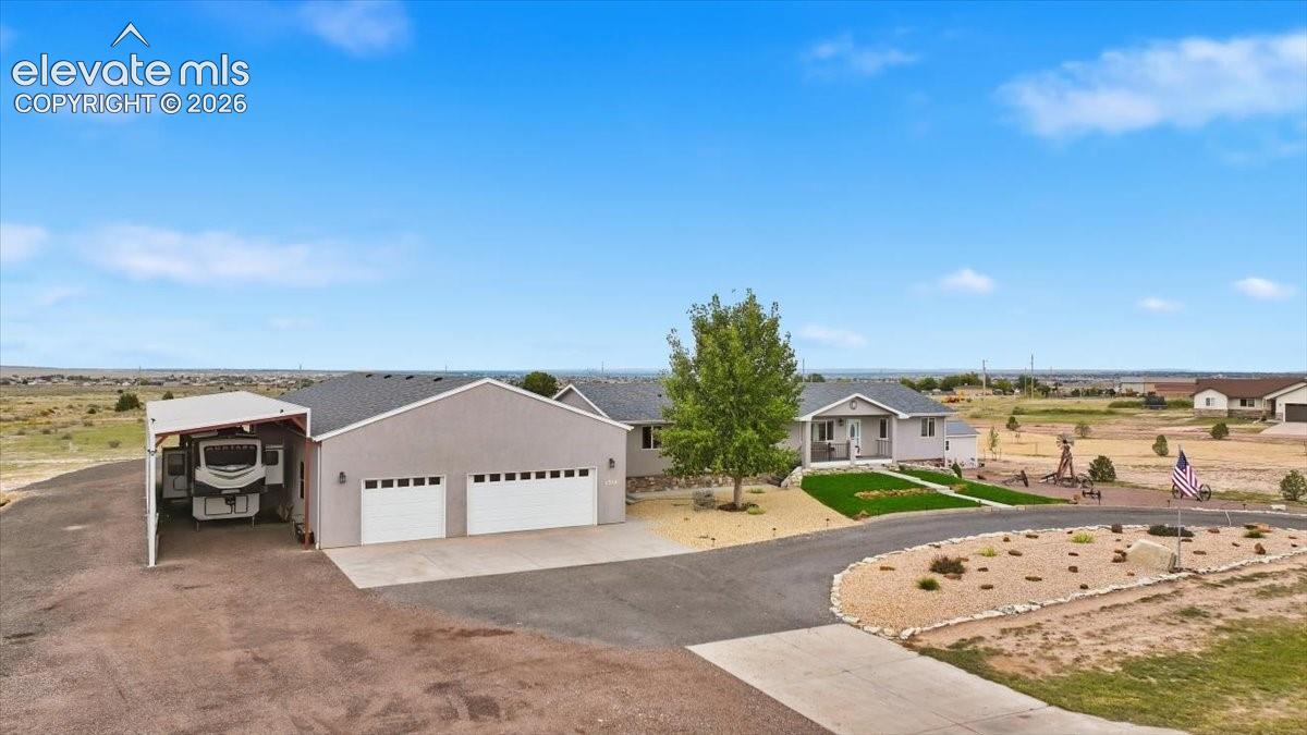 Listing photo 6 for 1516 N Platteville Boulevard