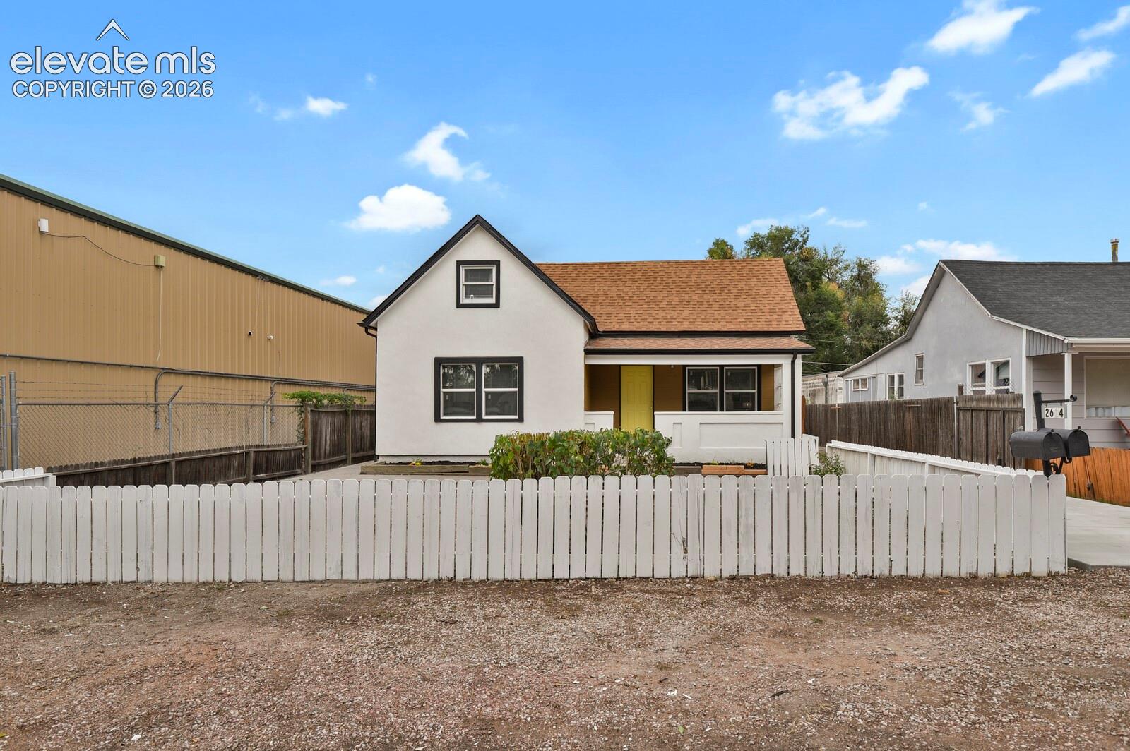 Listing photo 7 for 2614 Gunnison Street