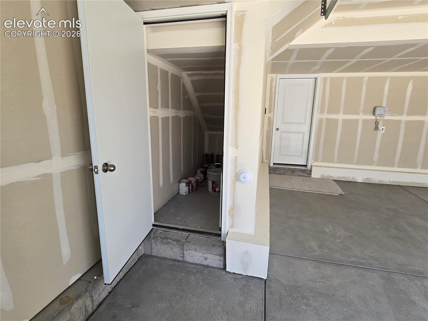 Listing photo 14 for 4512 Hawk Haven View