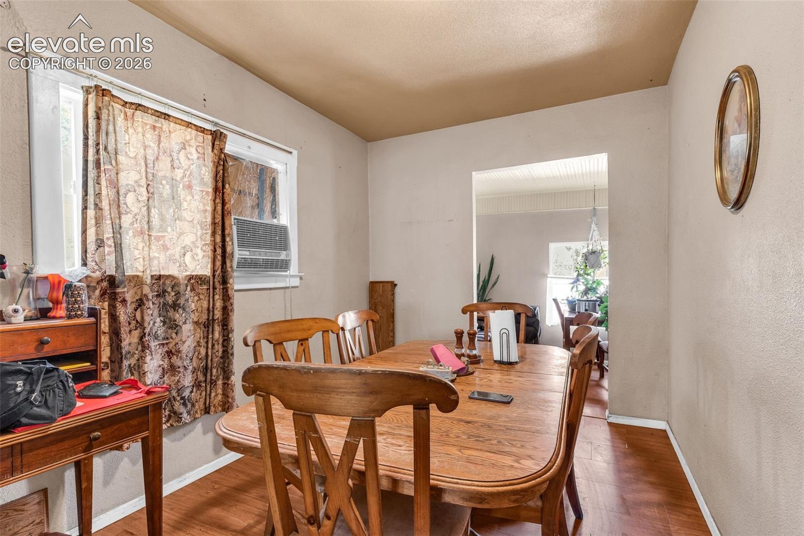 Listing photo 10 for 1008 E 8th Street