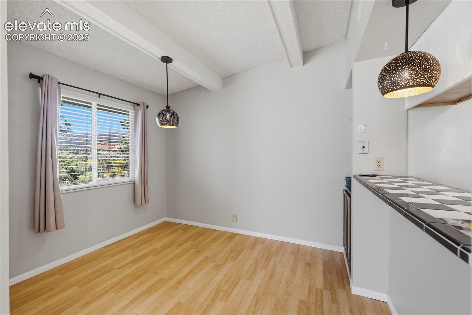 Listing photo 14 for 1062 Fontmore Road C
