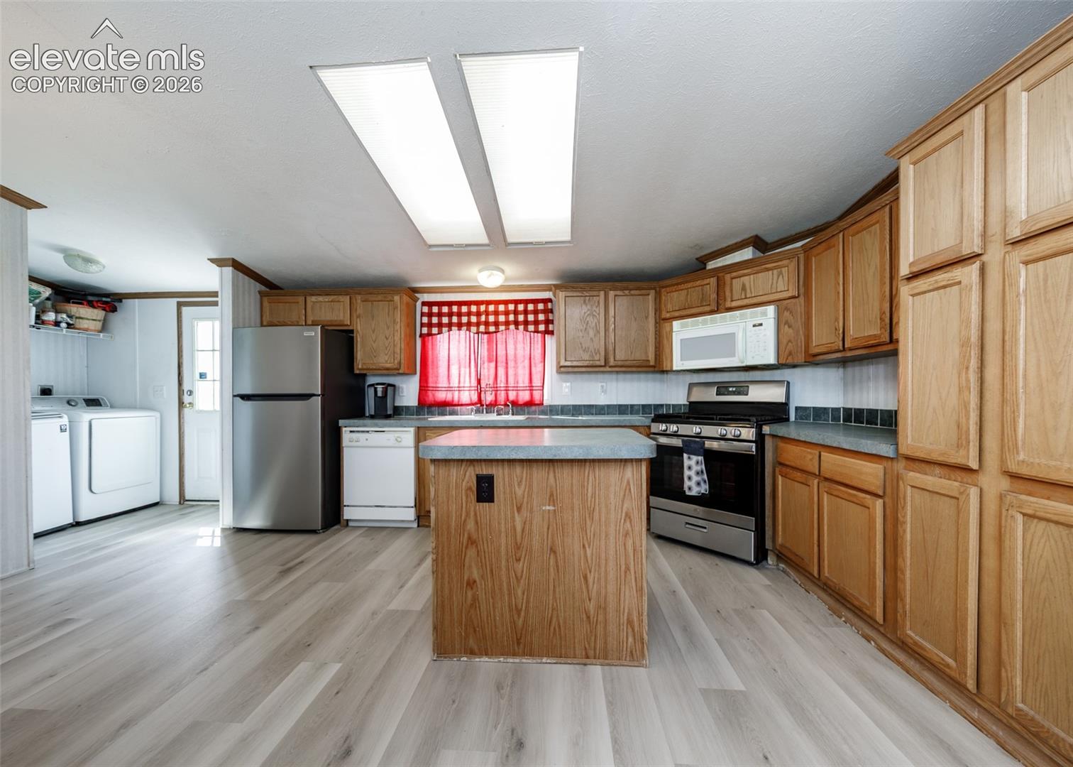 Listing photo 11 for 21430 La Piedra Point