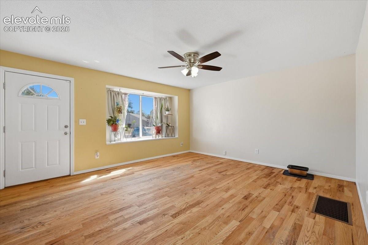 Listing photo 11 for 4254 Halstead Circle