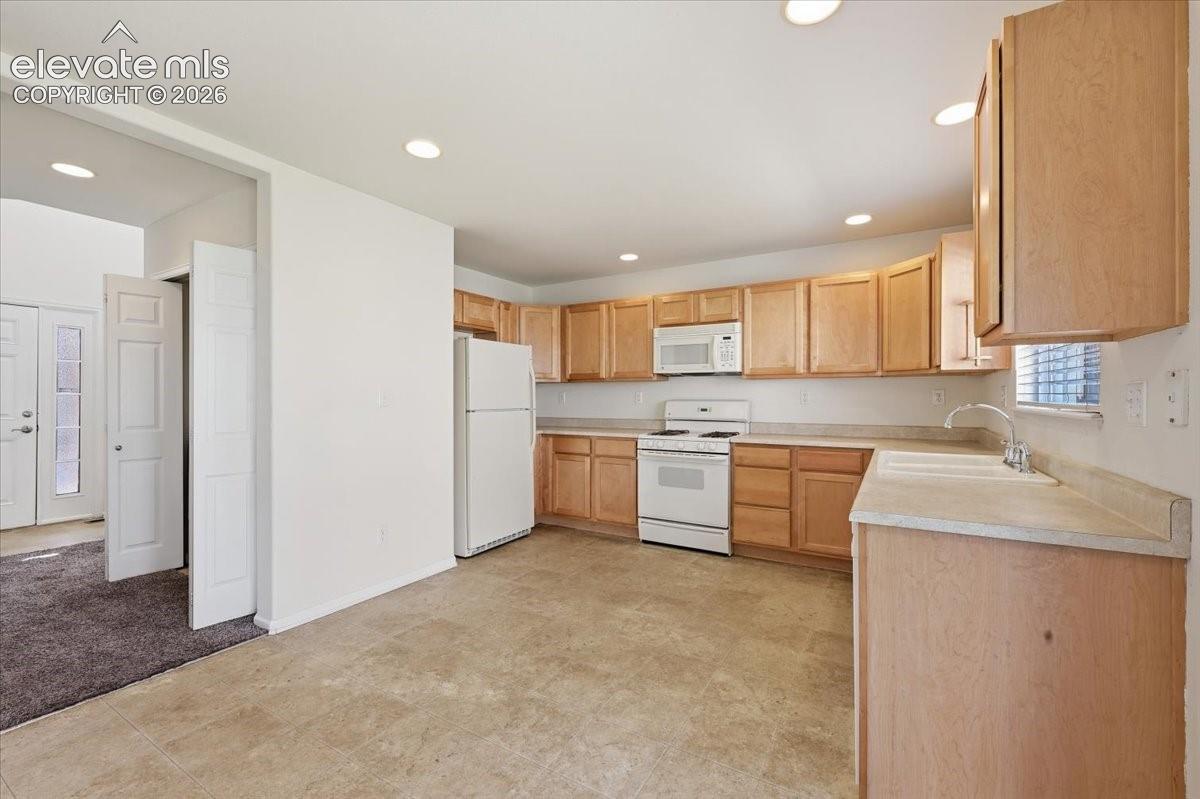 Listing photo 8 for 17612 Quarry Way