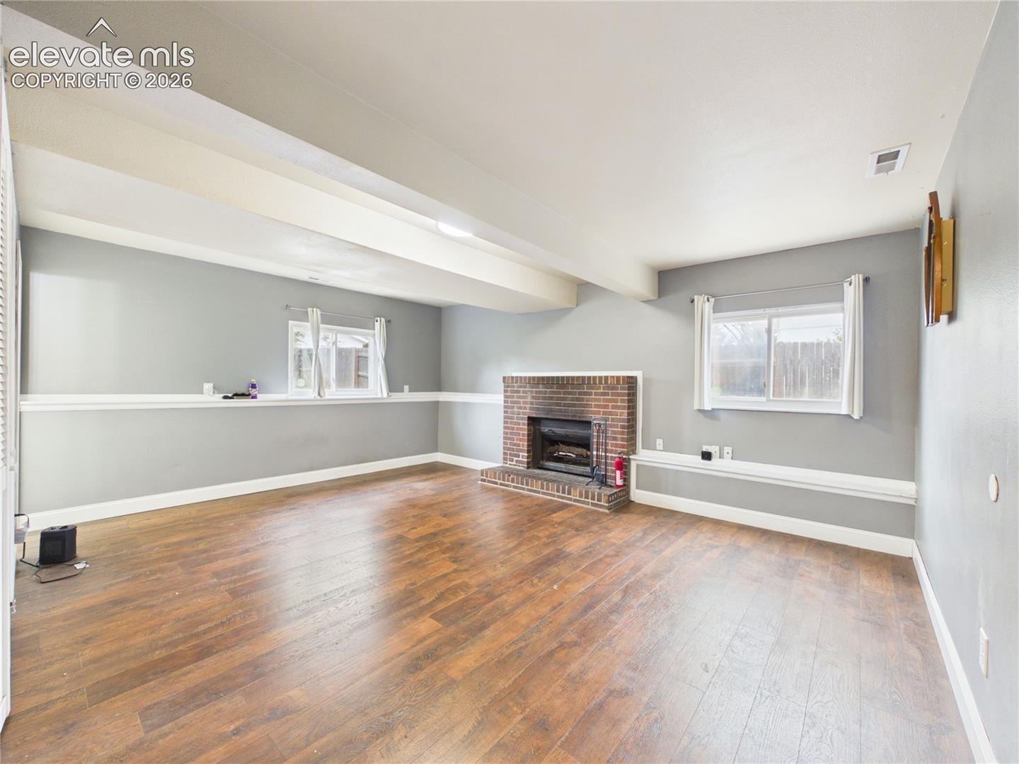 Listing photo 20 for 1945 Mineola Street