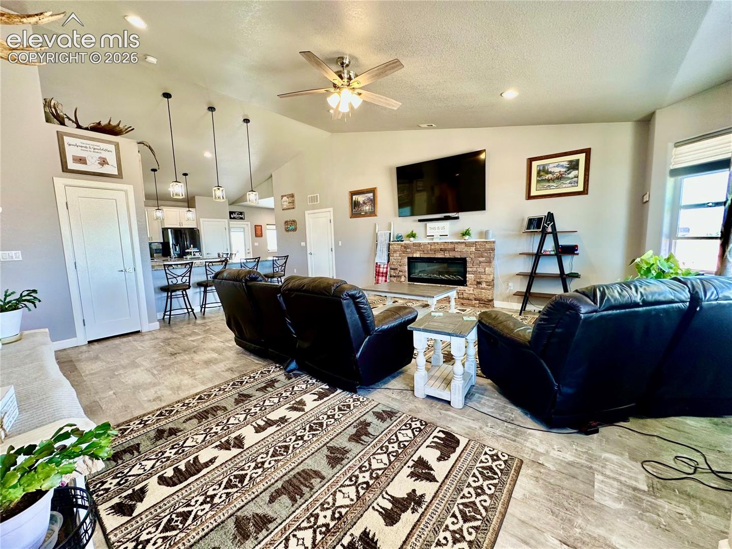 Listing photo 8 for 2064 W Hesperus Drive