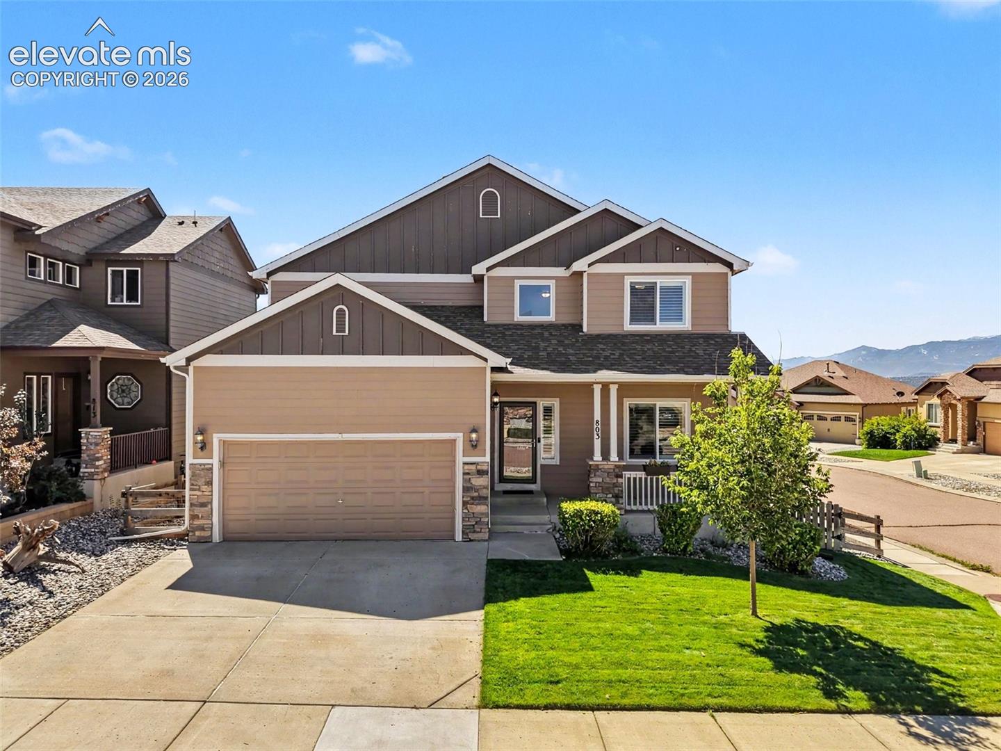 Listing photo 3 for 803 Deschutes Drive