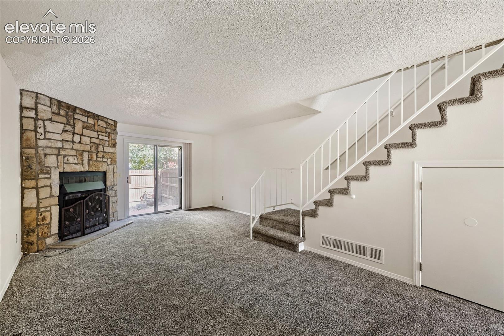 Listing photo 7 for 4128 Charleston Drive
