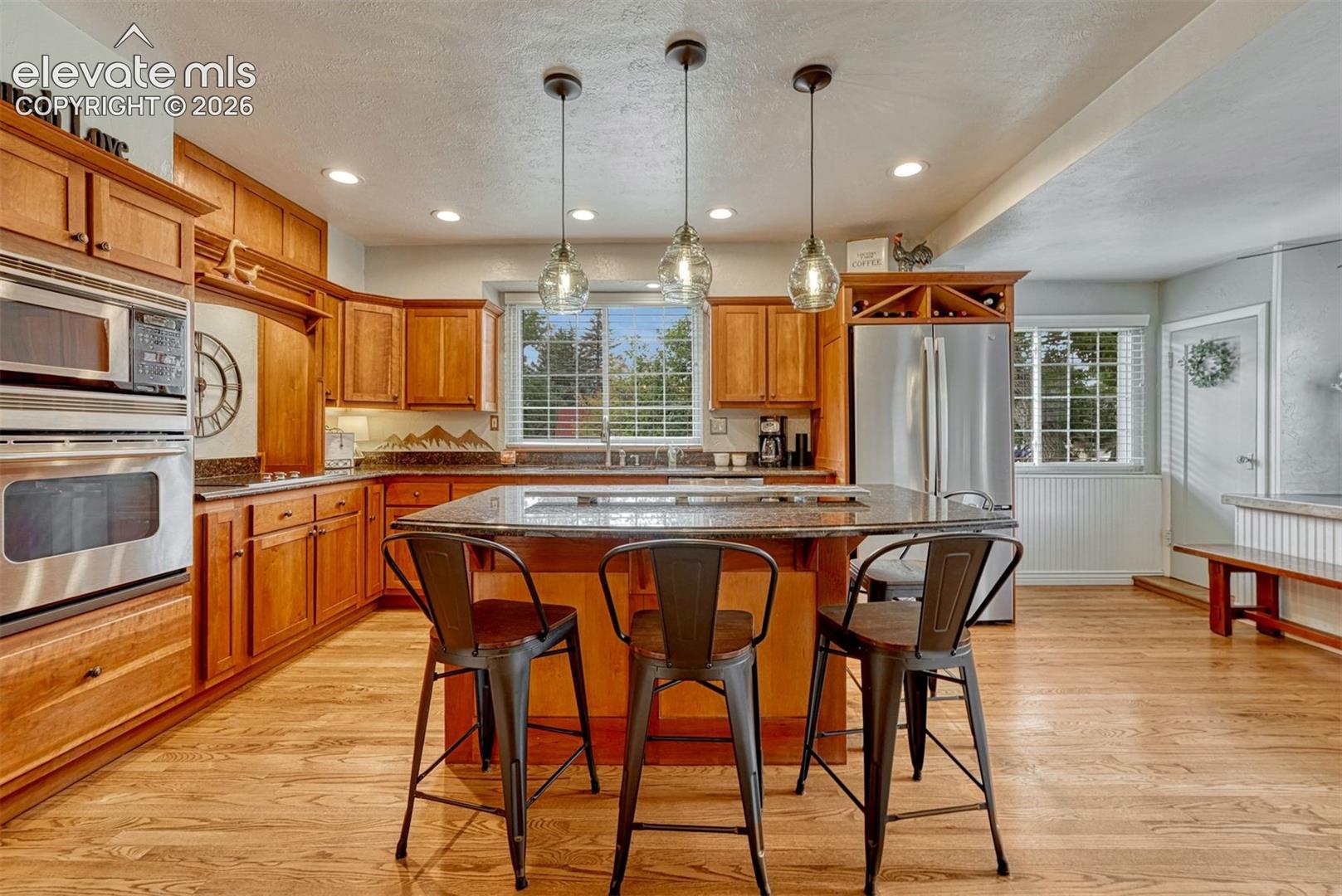 Listing photo 5 for 1900 E San Rafael Street