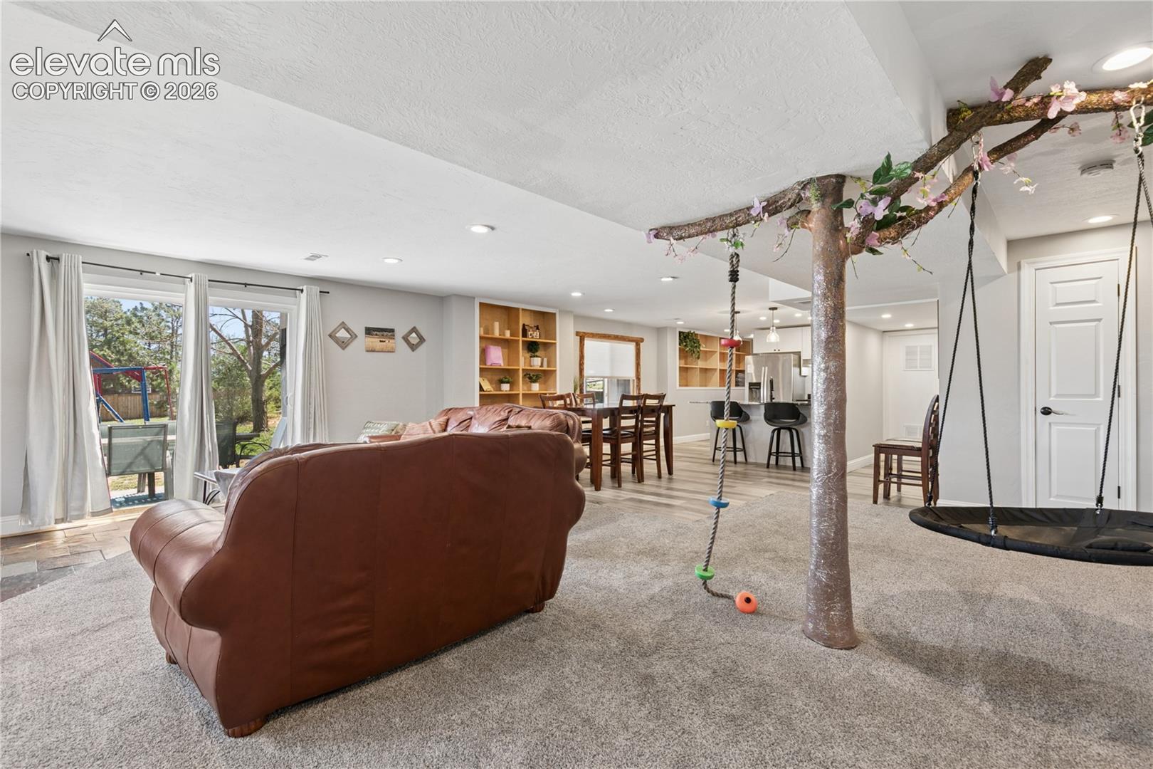 Listing photo 32 for 703 Platt Lane