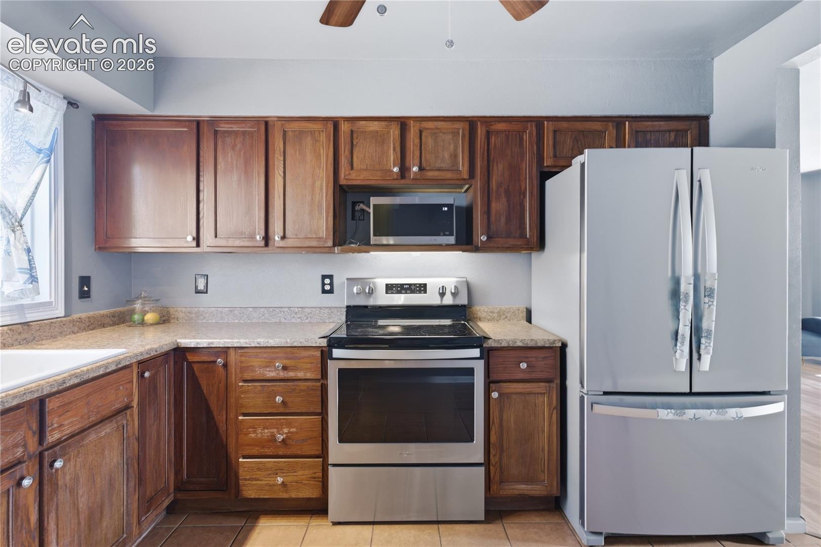 Listing photo 9 for 213 Jasper Drive