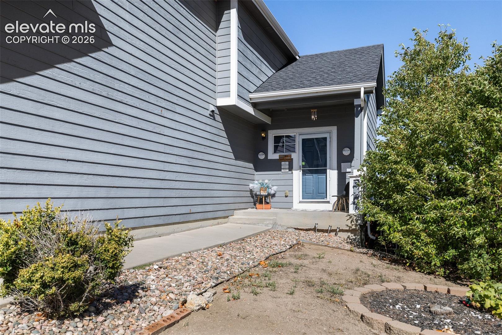 Listing photo 2 for 7478 Bentwater Drive