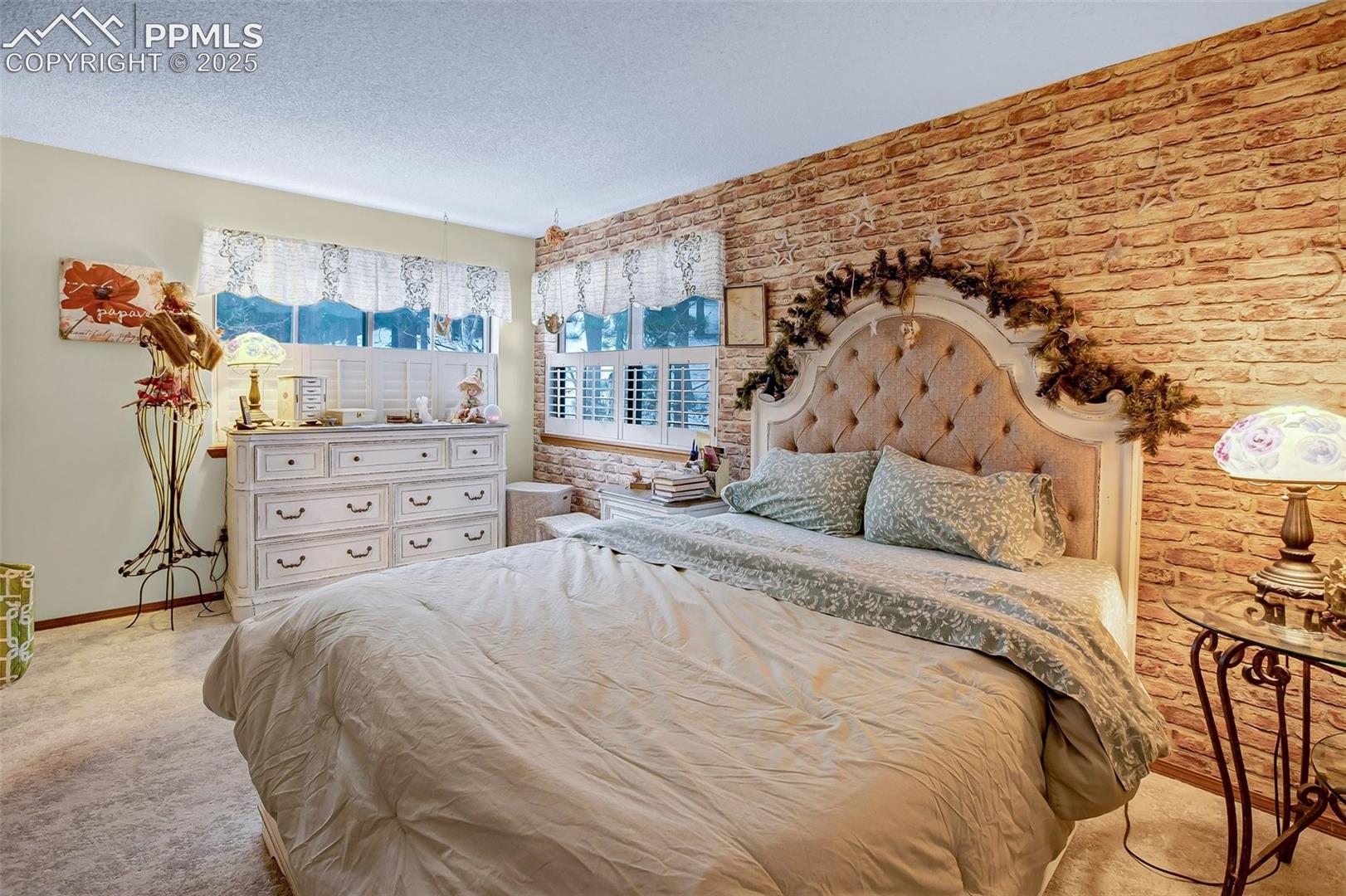Listing photo 22 for 560 Manor Court A