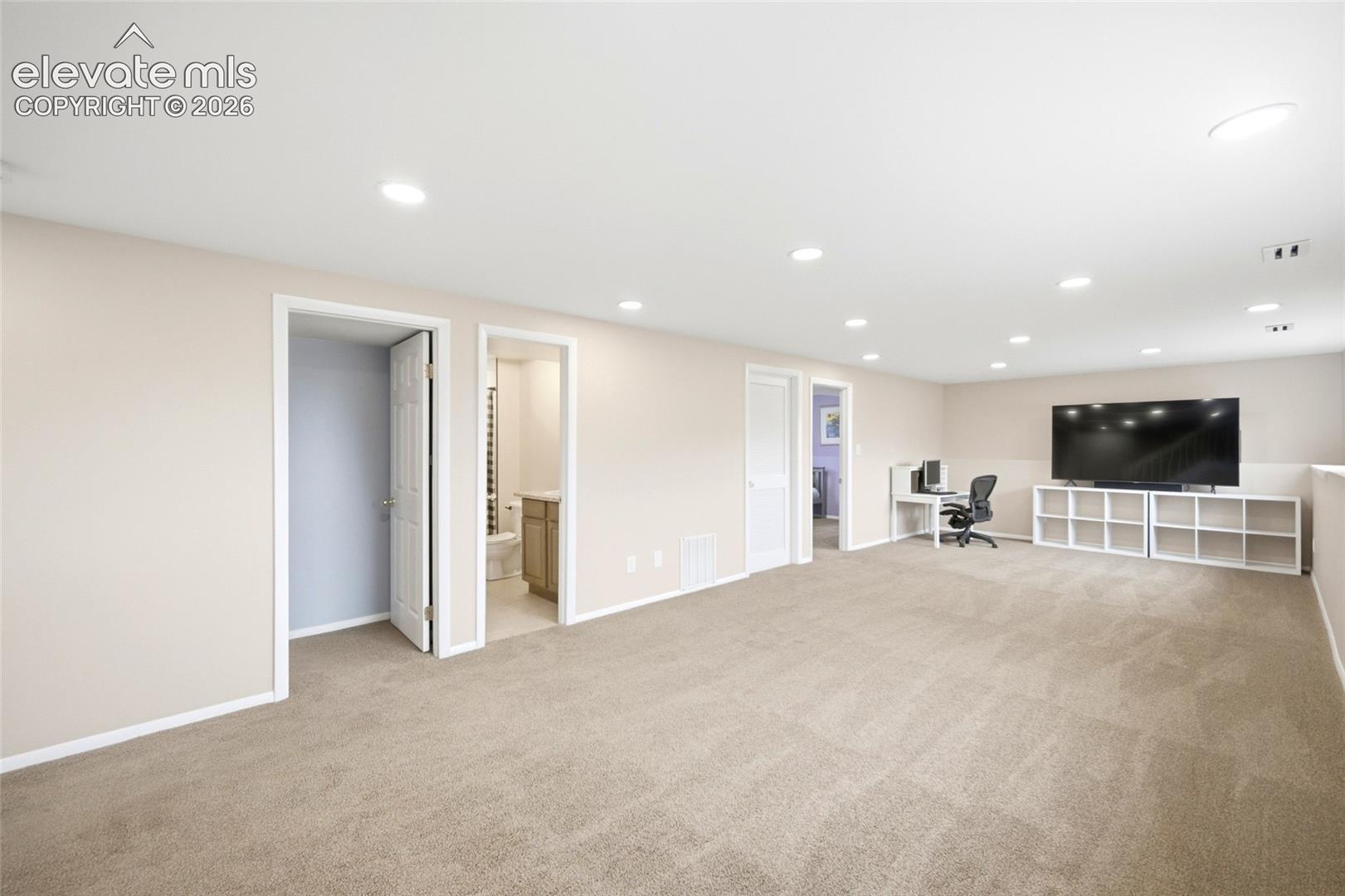 Listing photo 17 for 6735 Blue River Way