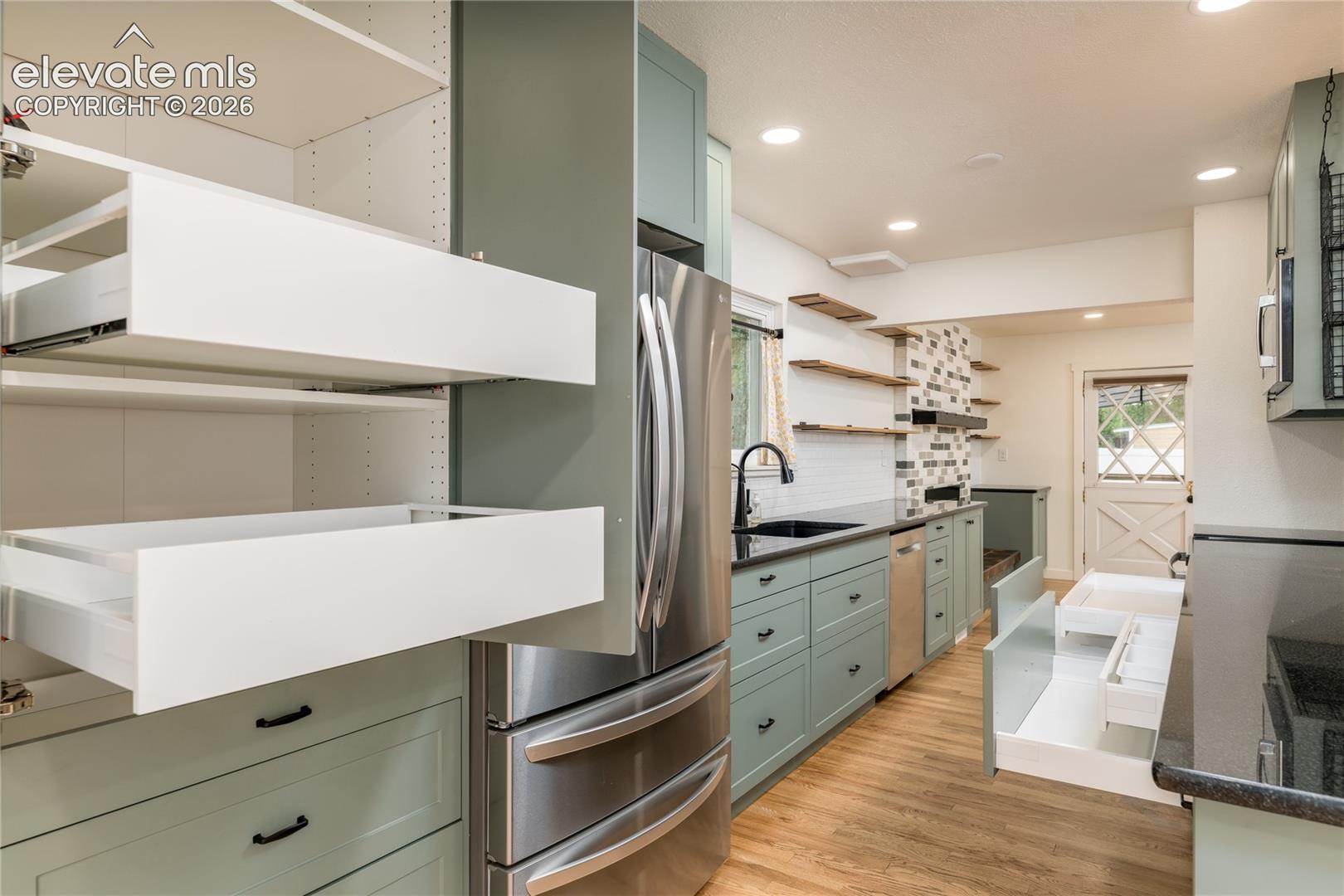 702 Leta Drive, photo 4