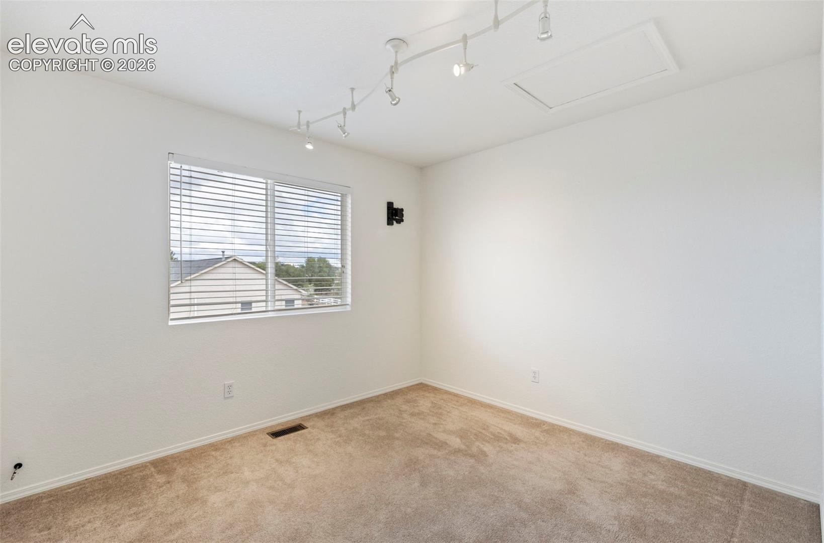 Listing photo 25 for 11213 Palmers Green Drive