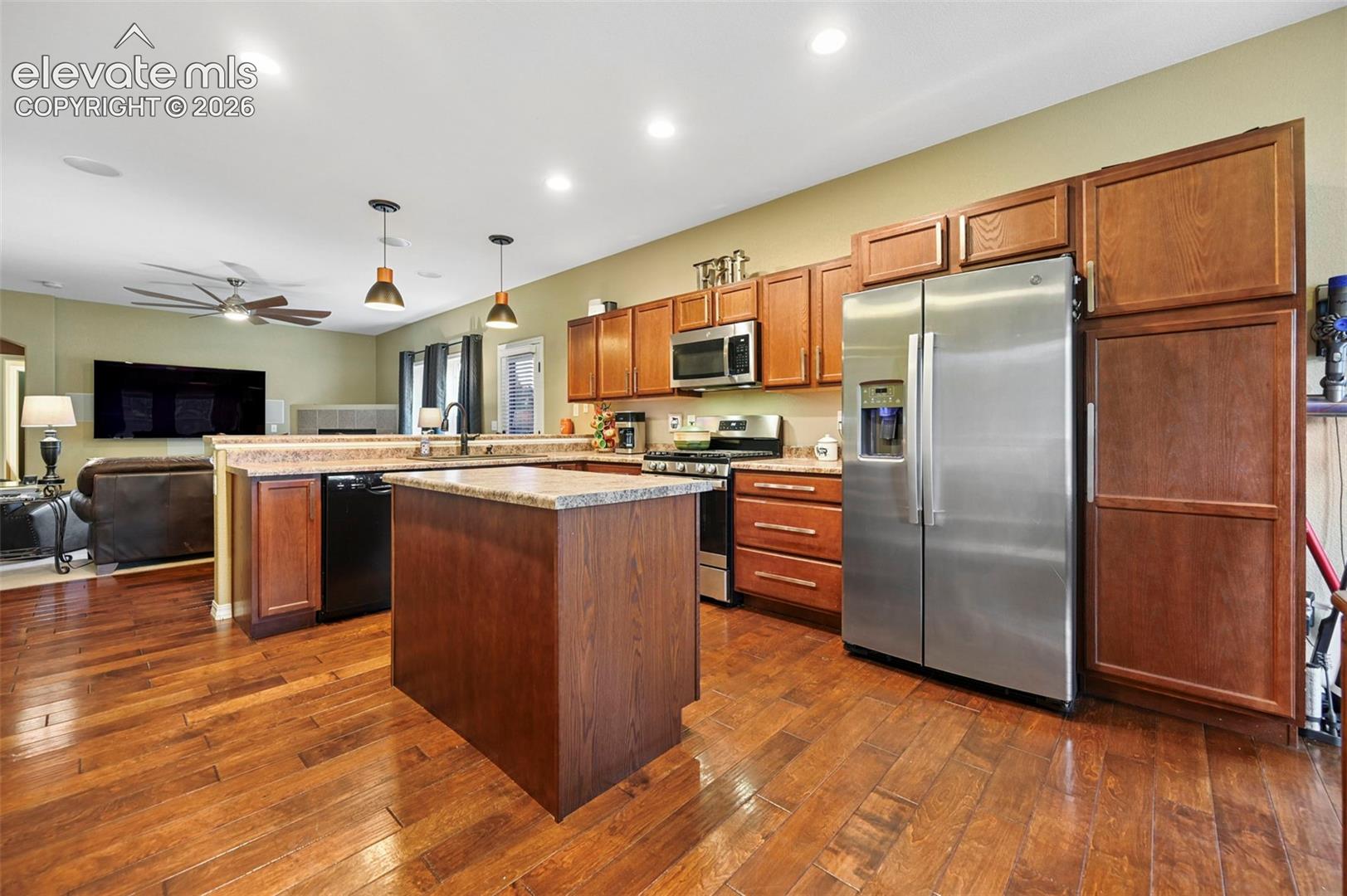 Listing photo 3 for 1702 Painter Drive