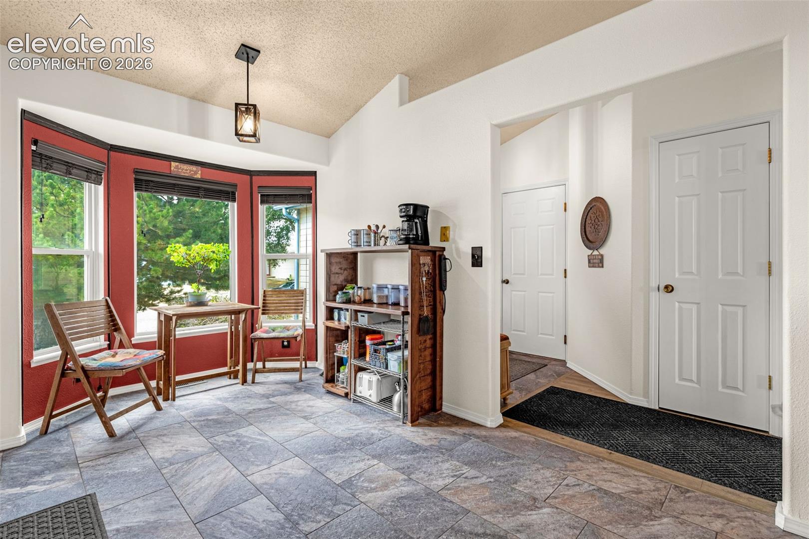 Listing photo 4 for 2135 Bent Tree Lane