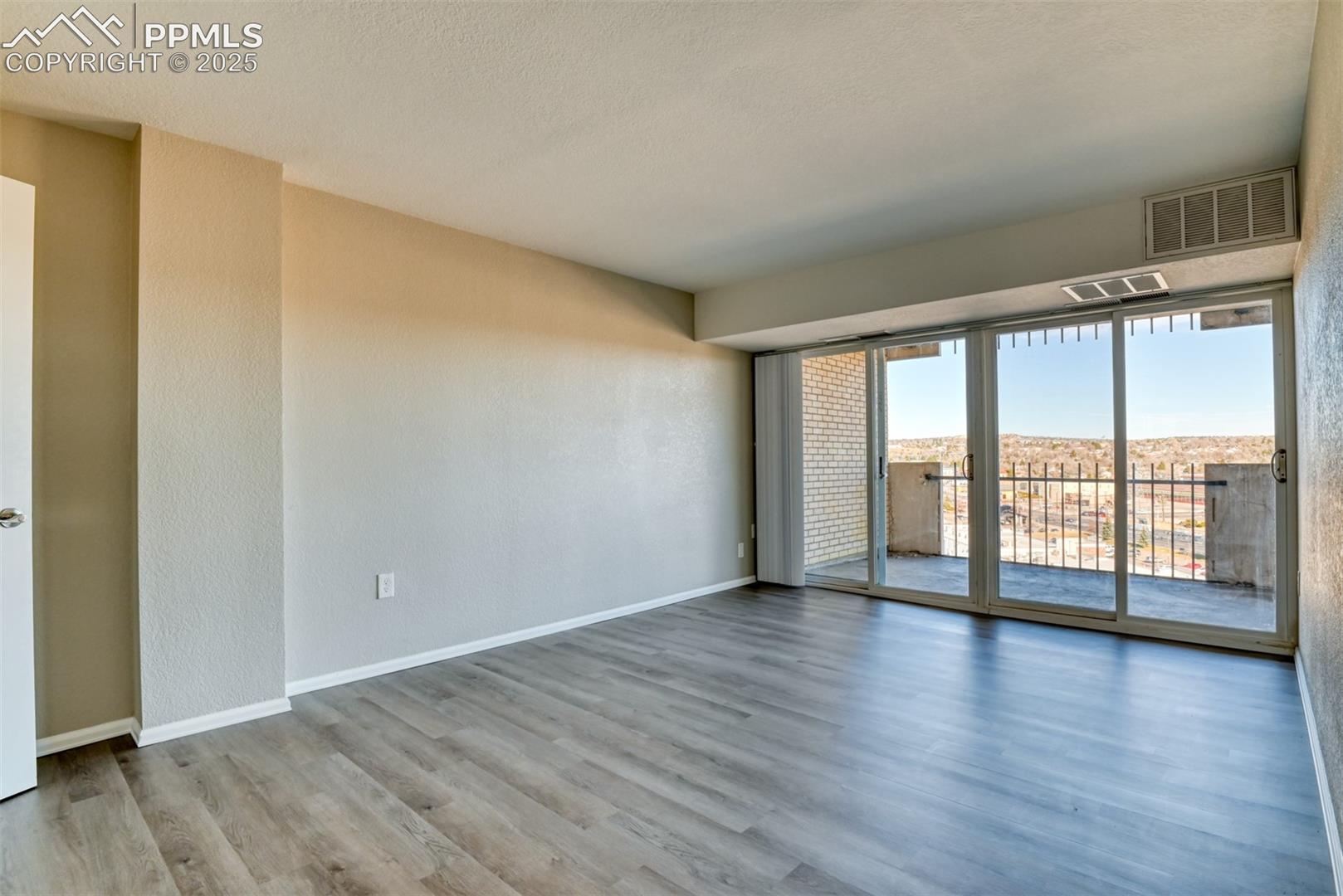 411 Lakewood Circle, photo 17